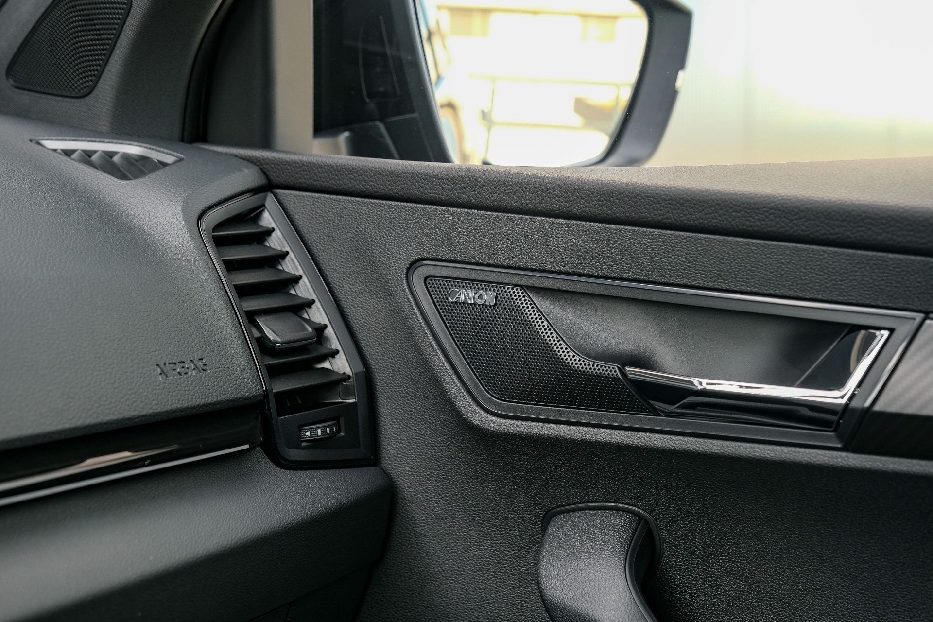 SKODA Karoq 1.5 TSI SportLine DSG-image-22