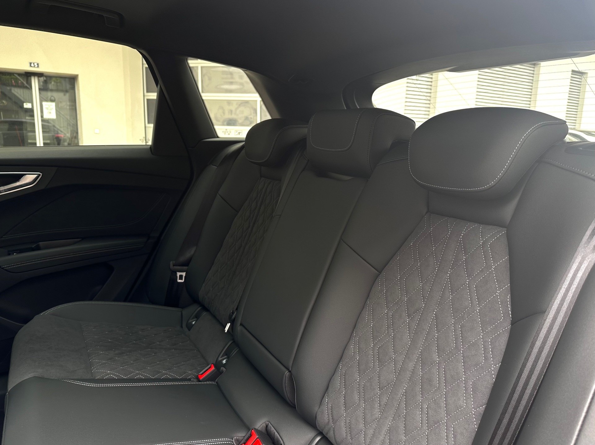 AUDI Q4 e-tron SUV quattro performance-image-10