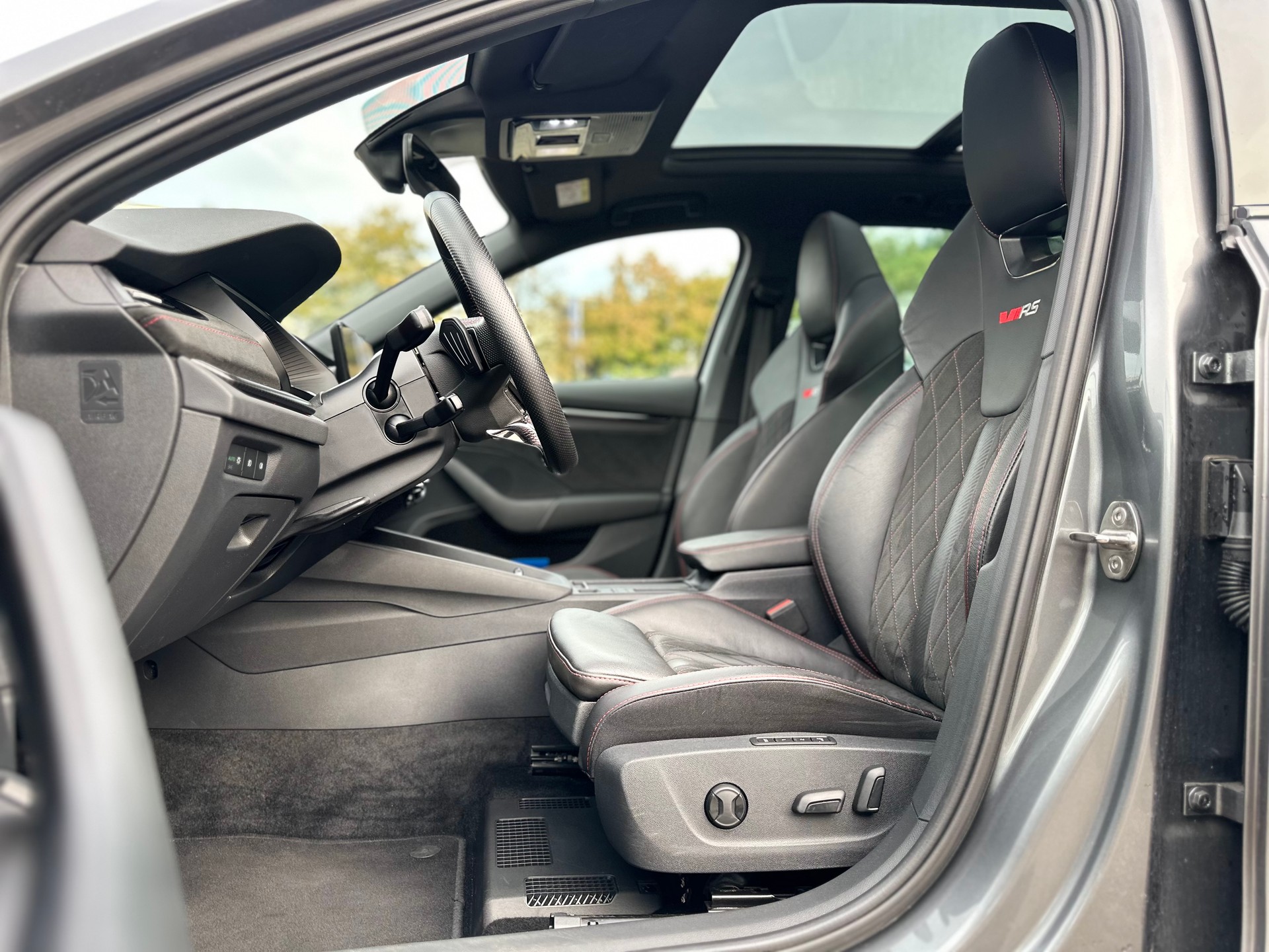 SKODA Octavia Combi 2.0 TSI DSG RS ° Vollausstattung °-image-12