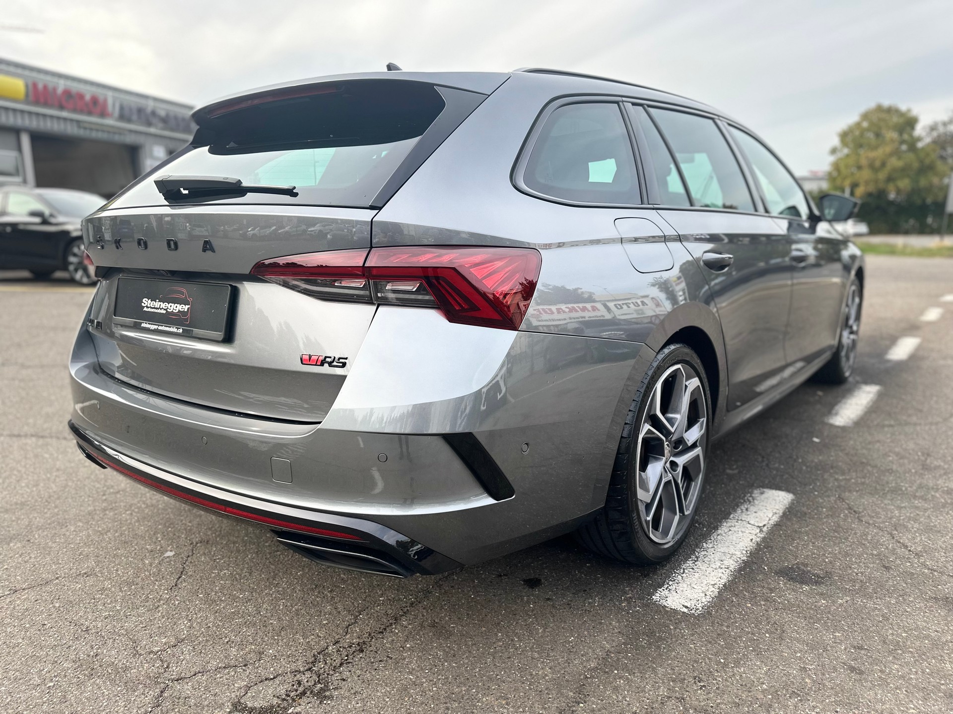 SKODA Octavia Combi 2.0 TSI DSG RS ° Vollausstattung °-image-10