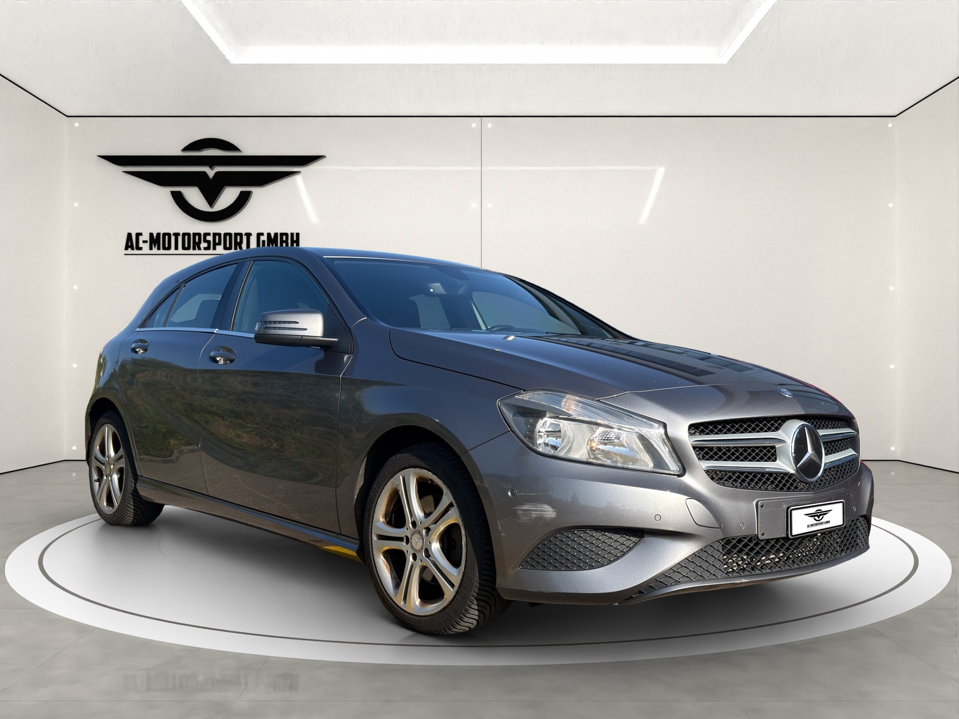MERCEDES-BENZ A 200 Urban 7G-DCT-image-3