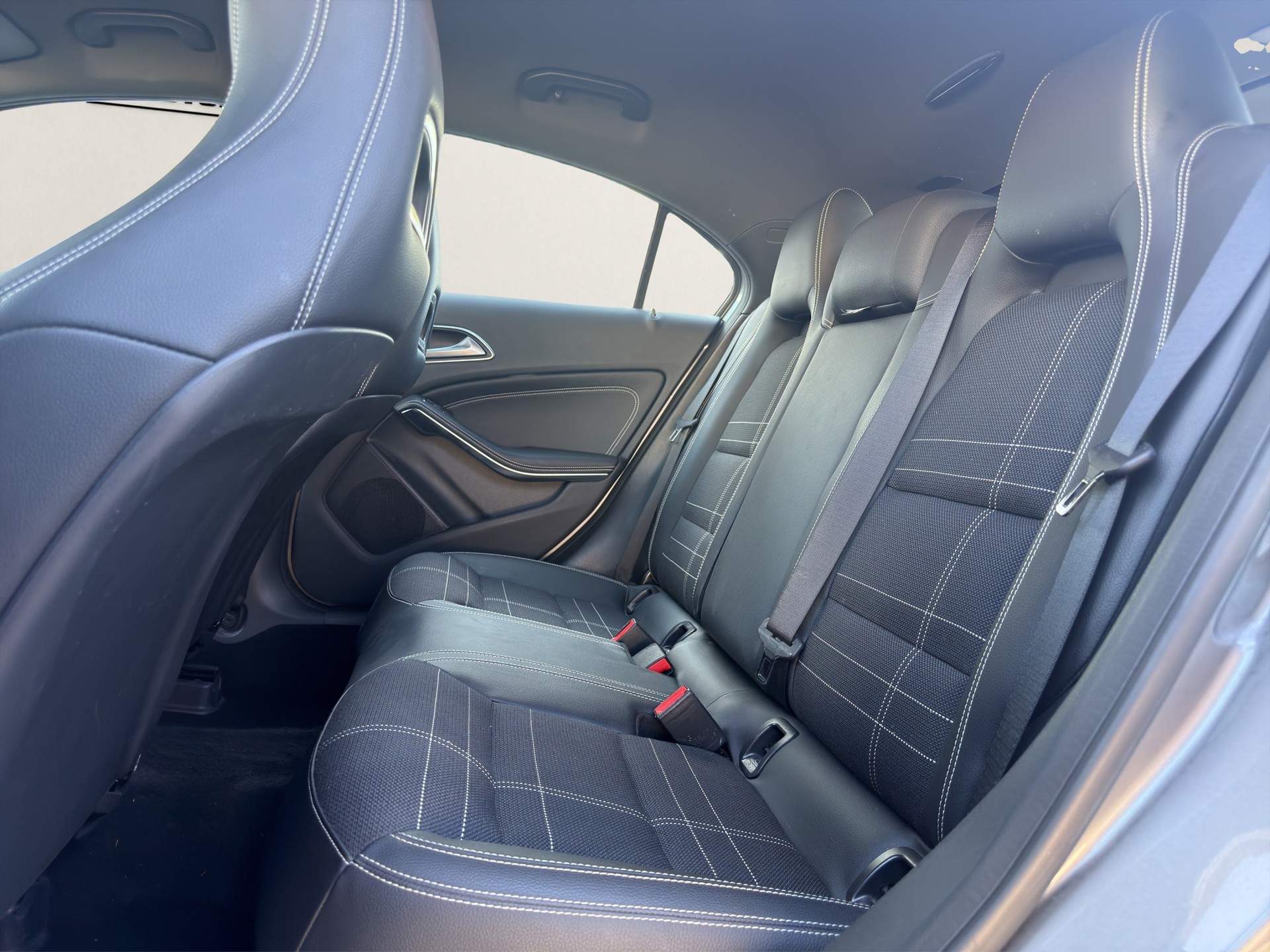 MERCEDES-BENZ A 200 Urban 7G-DCT-image-13