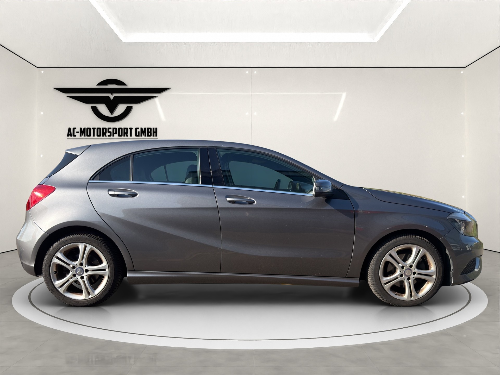 MERCEDES-BENZ A 200 Urban 7G-DCT-image-9