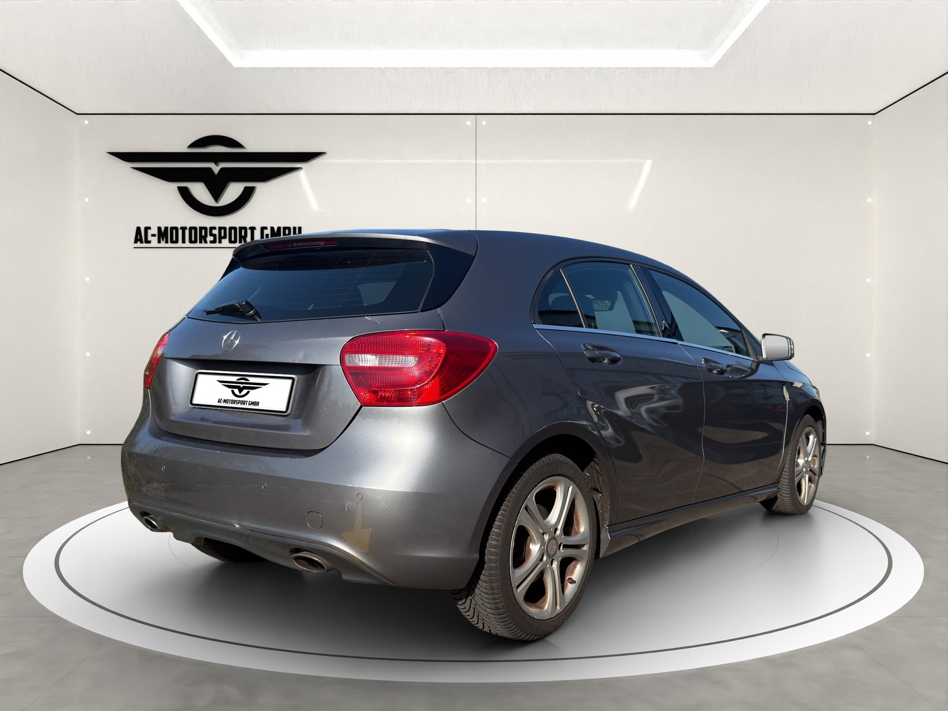 MERCEDES-BENZ A 200 Urban 7G-DCT-image-8