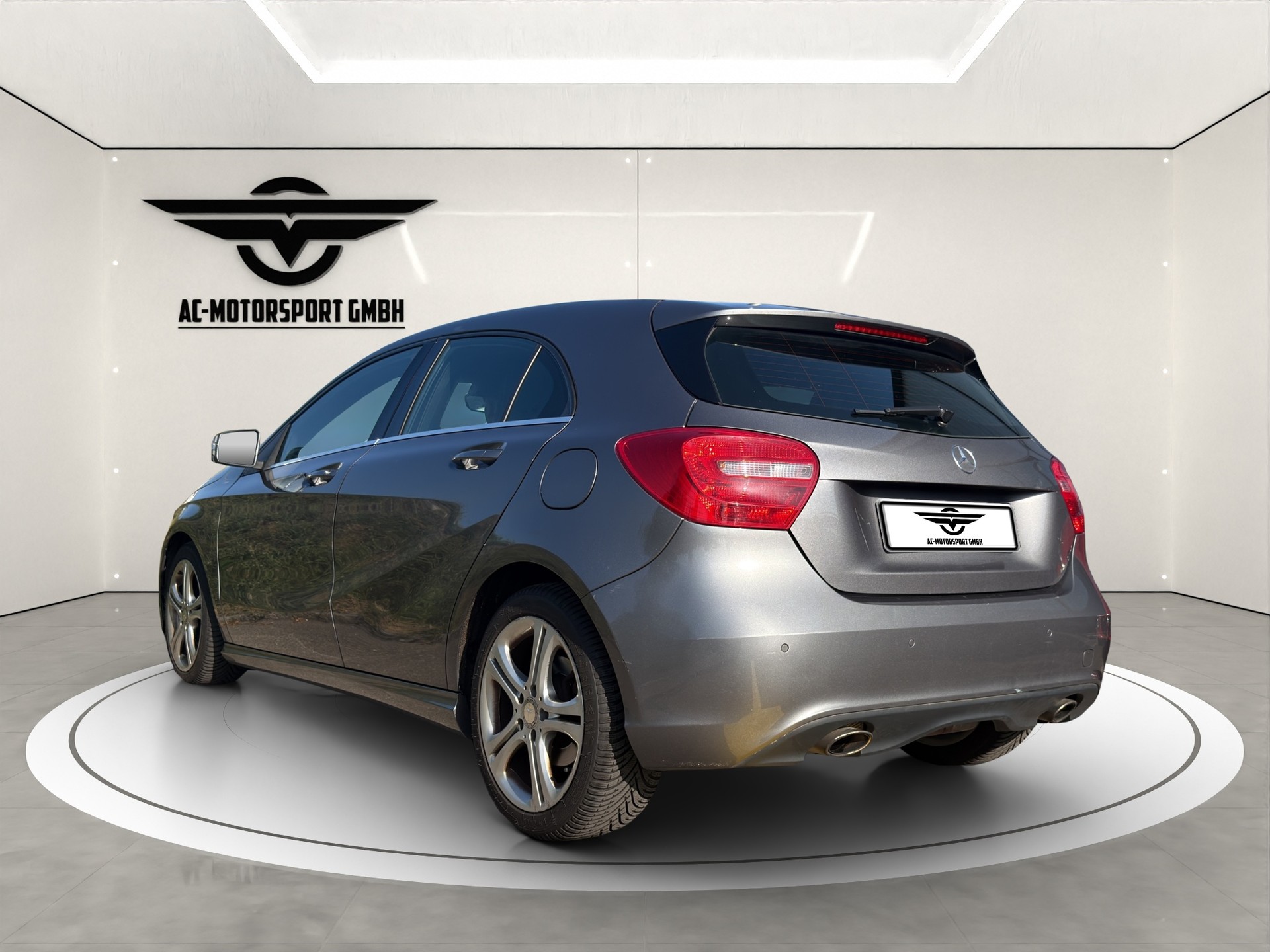 MERCEDES-BENZ A 200 Urban 7G-DCT-image-2