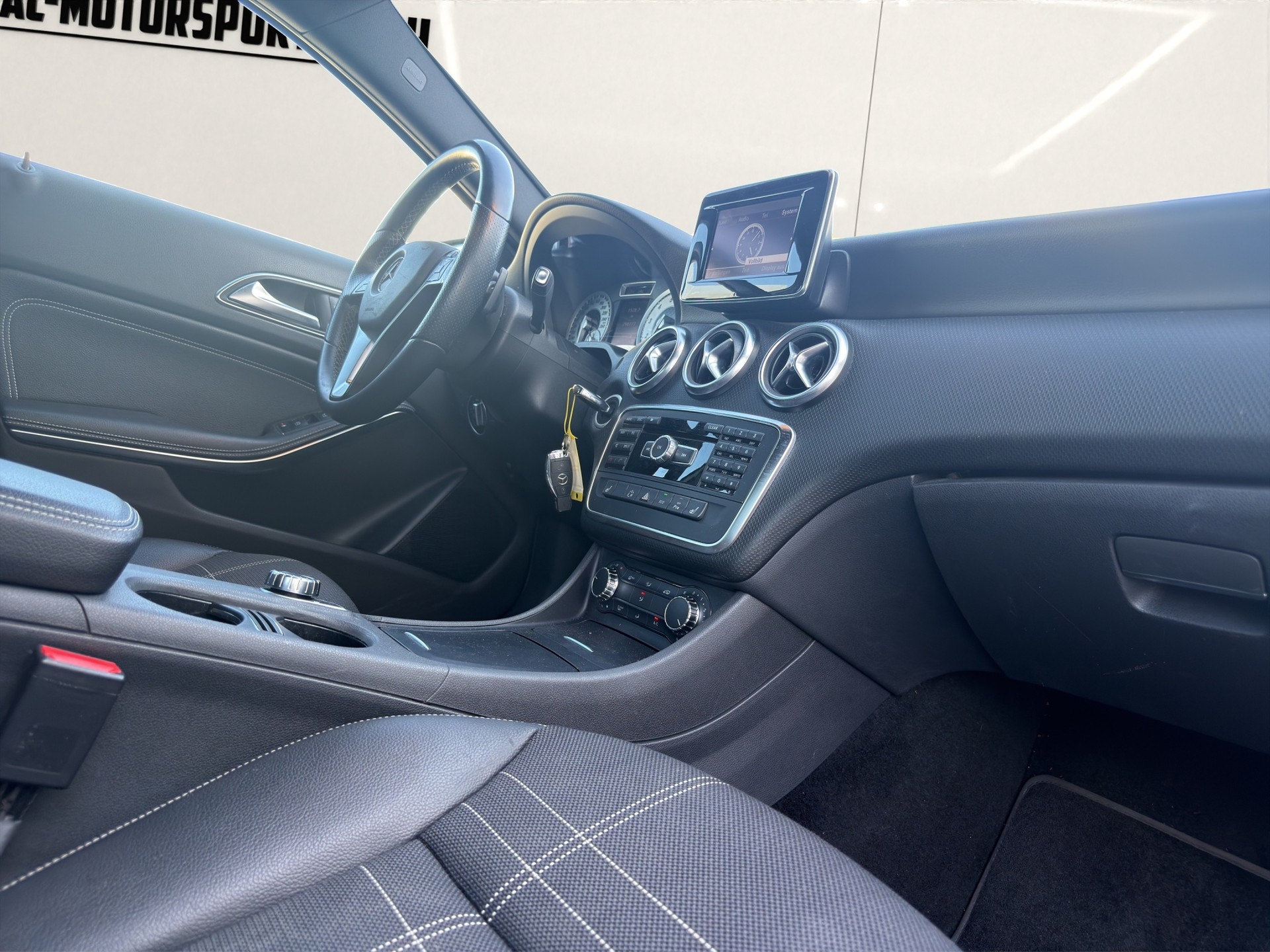 MERCEDES-BENZ A 200 Urban 7G-DCT-image-12