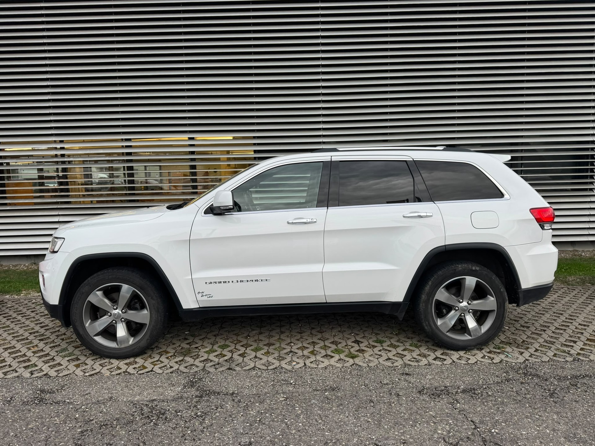 JEEP Grand Cherokee 3.0 CRD Limited Automatic-image-6