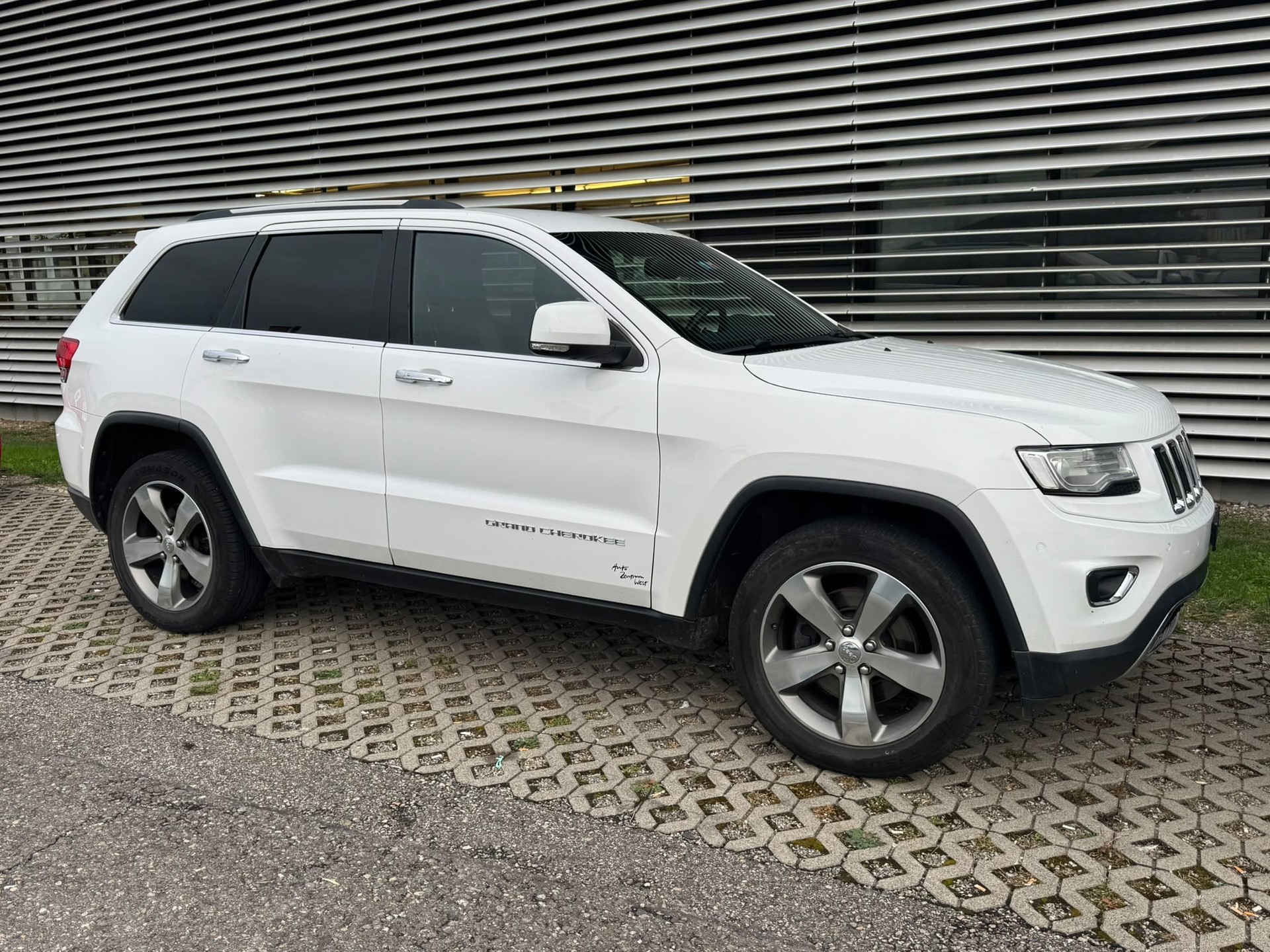 JEEP Grand Cherokee 3.0 CRD Limited Automatic-image-14