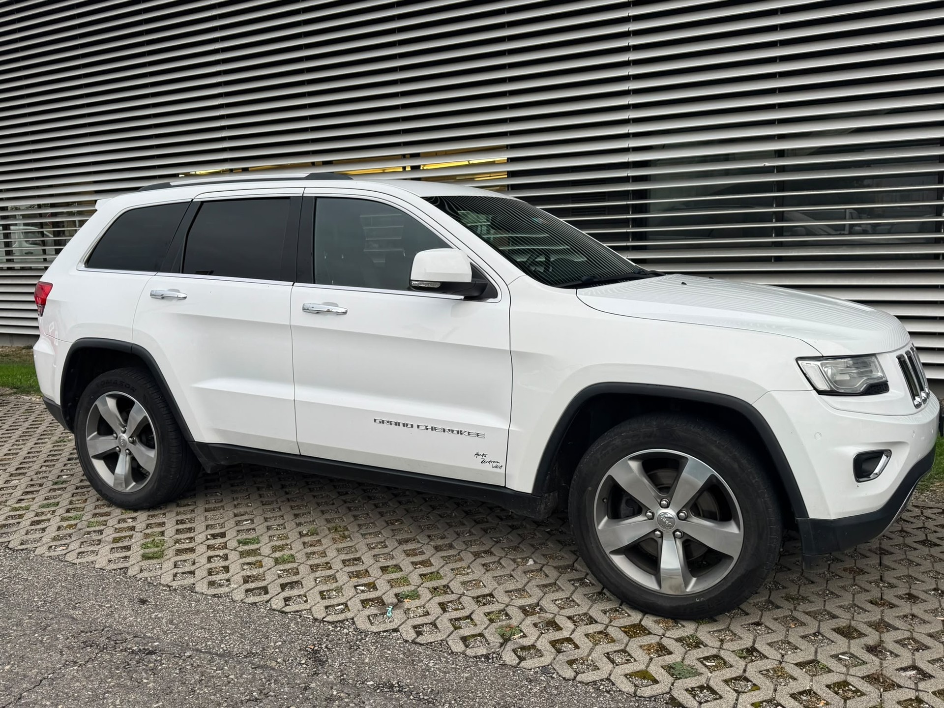 JEEP Grand Cherokee 3.0 CRD Limited Automatic-image-2