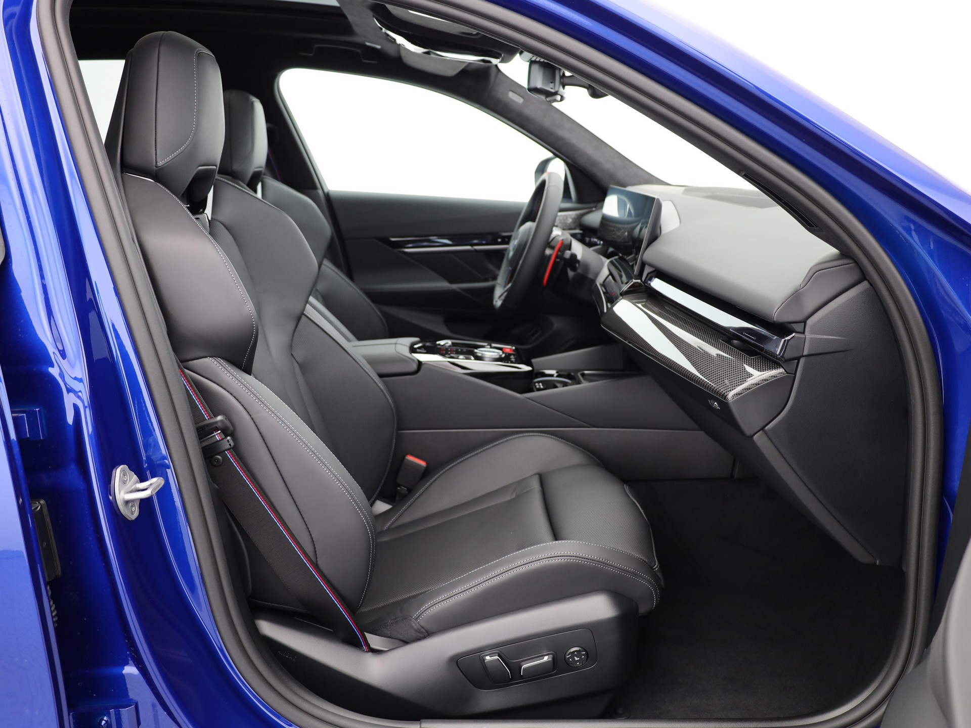 BMW M5 xDrive Limousine-image-16