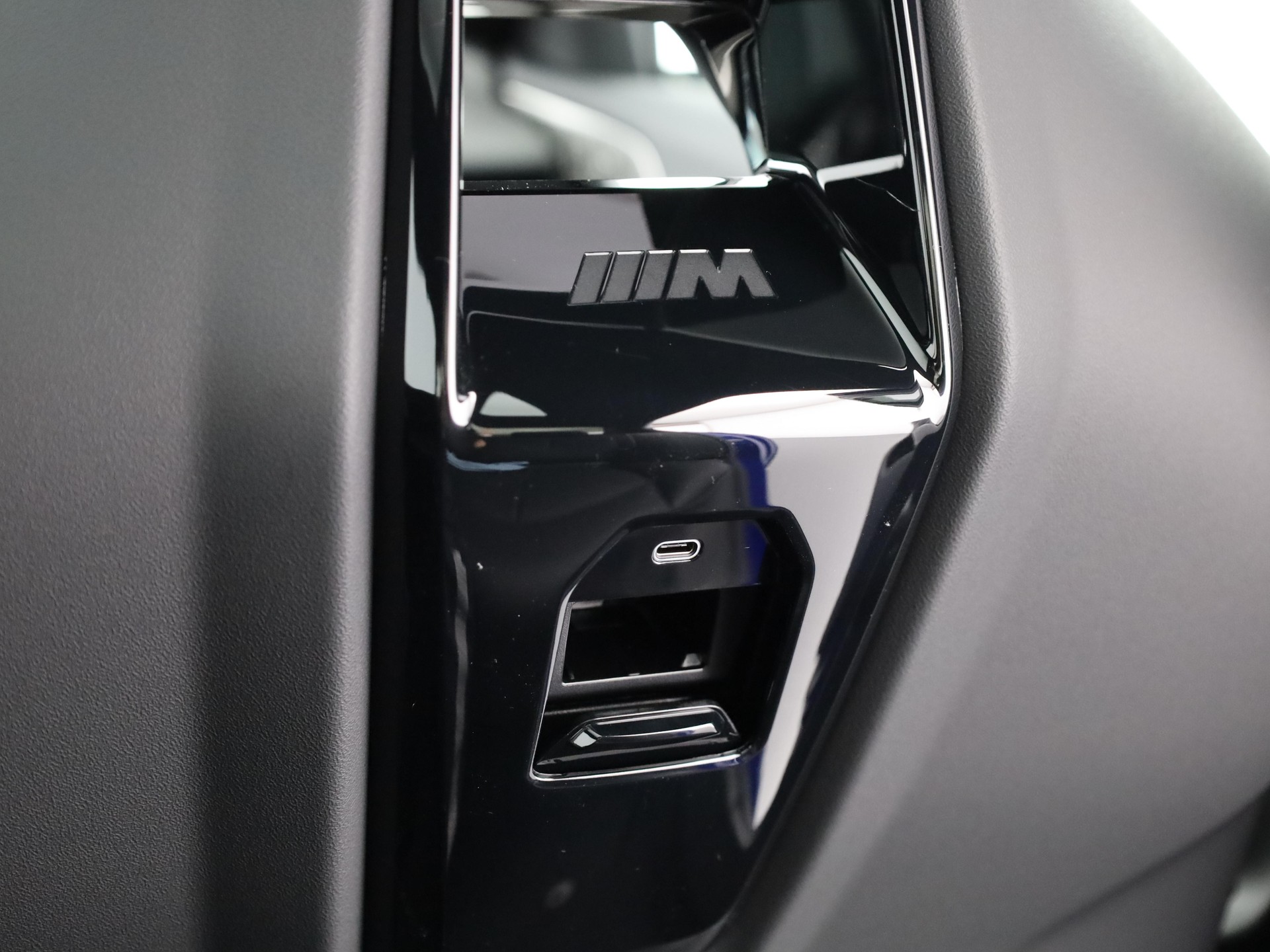 BMW M5 xDrive Limousine-image-17