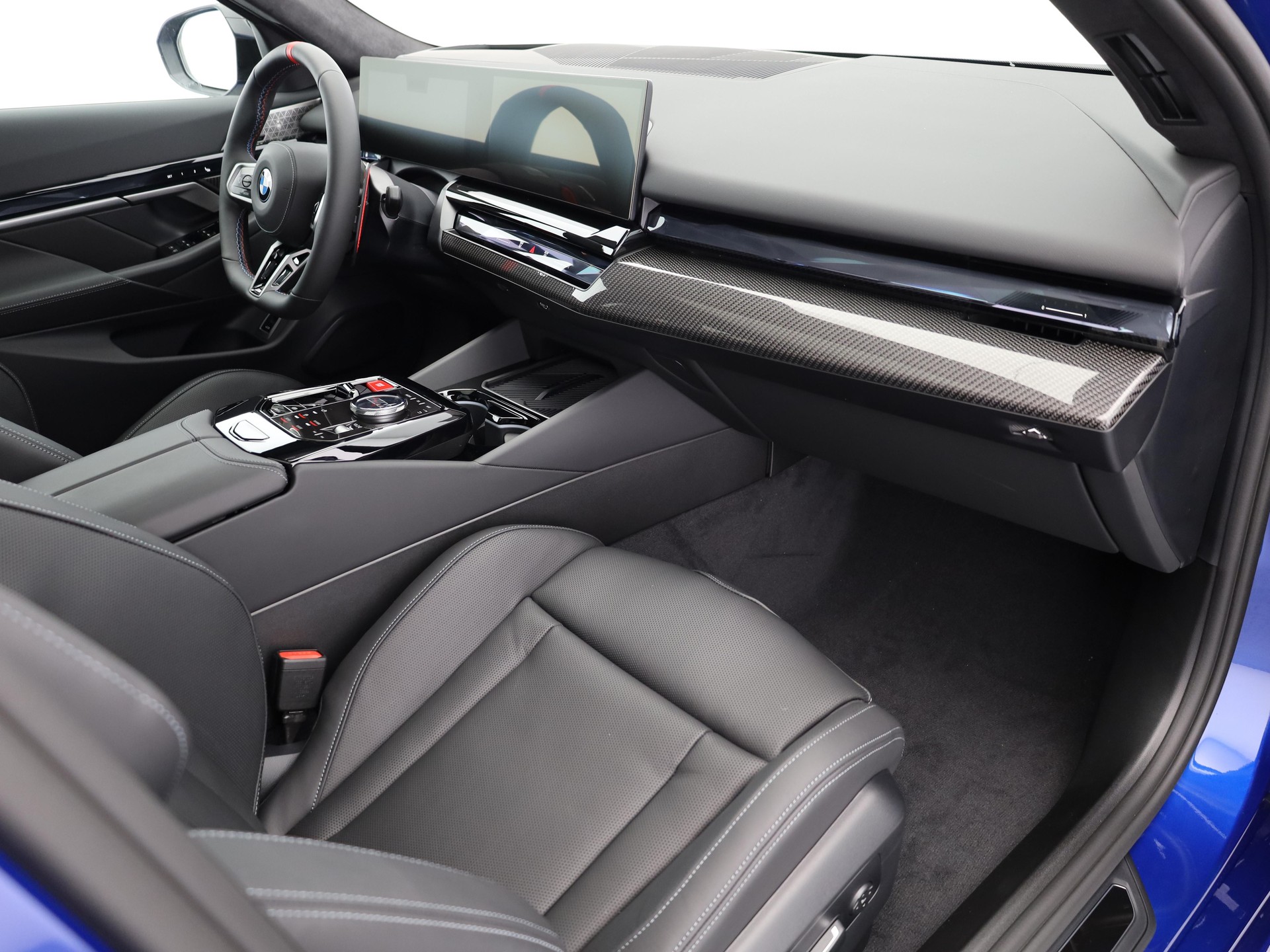 BMW M5 xDrive Limousine-image-14