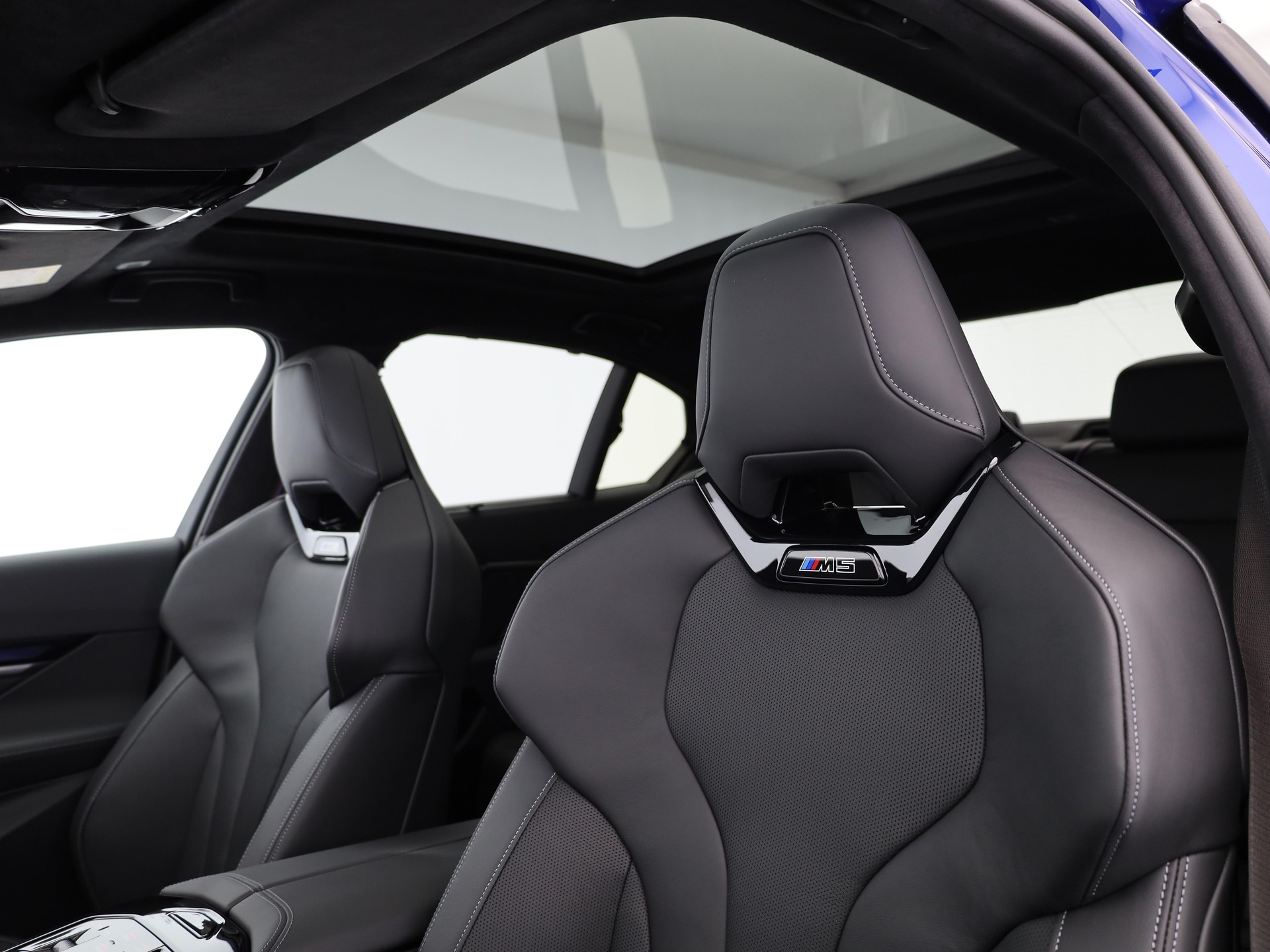 BMW M5 xDrive Limousine-image-8