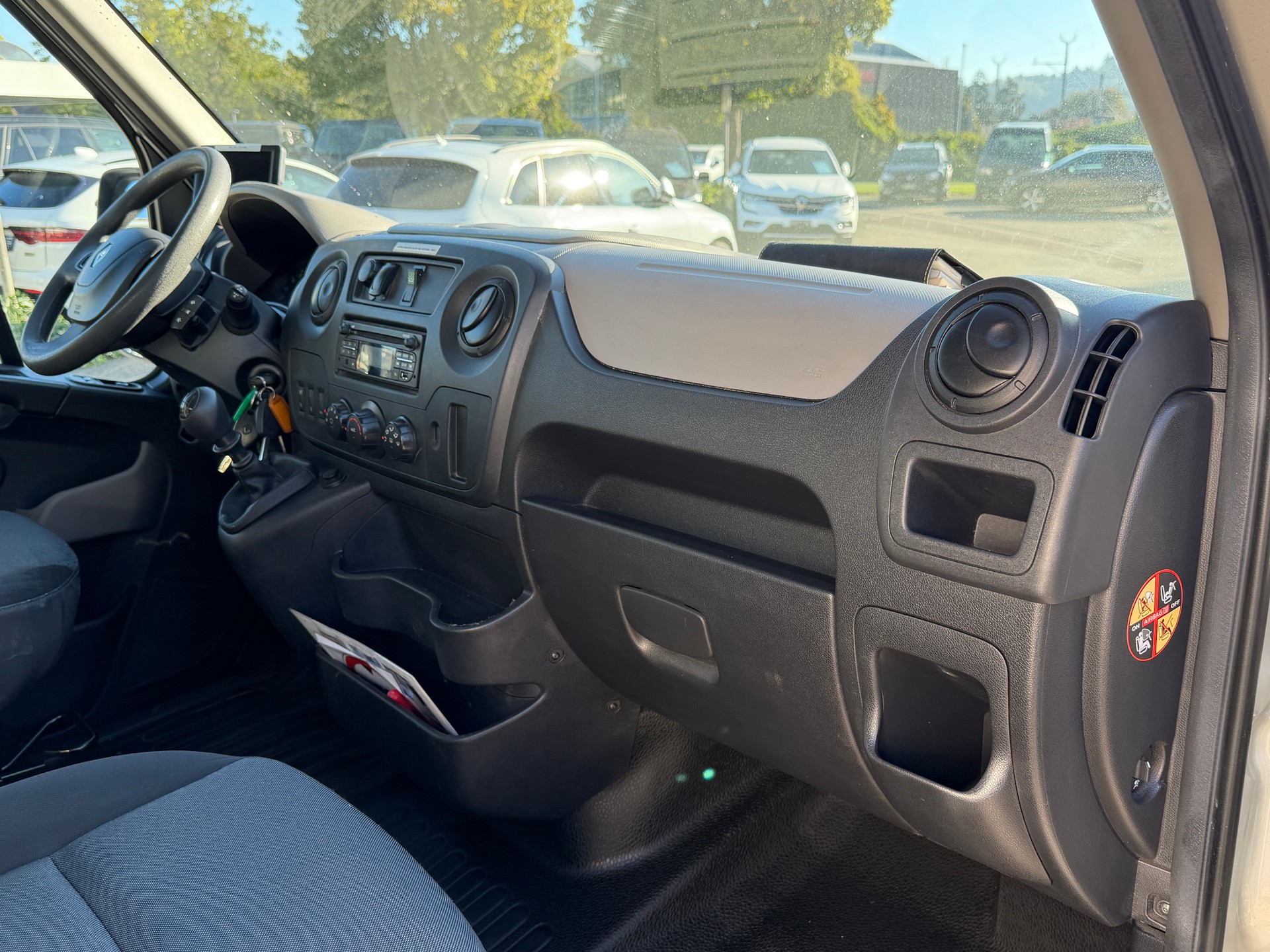 RENAULT Master T35 ENERGY dCi 145 Trabus L3H2-image-17
