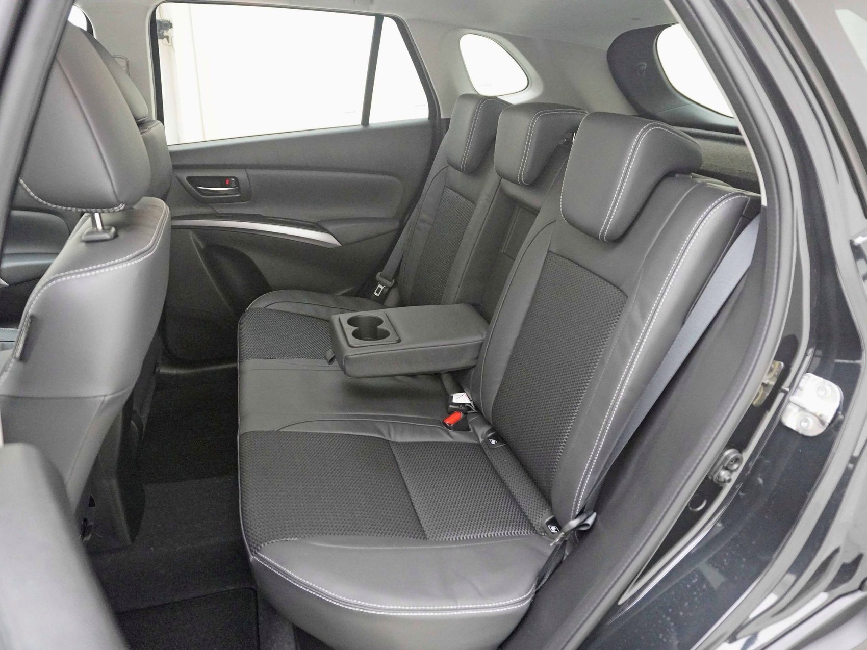 SUZUKI S-Cross 1.4 T Compact Top Hybrid 4x4-image-16