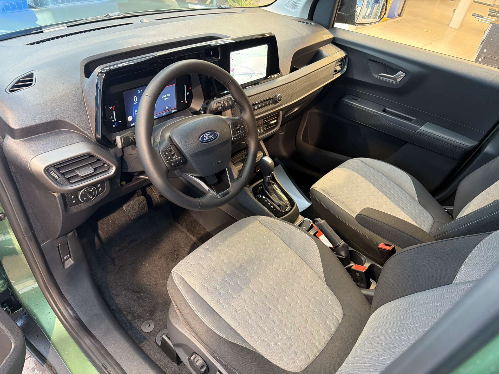 FORD Tourneo Courier 1.0 EcoBoost Titanium Automat-image-5