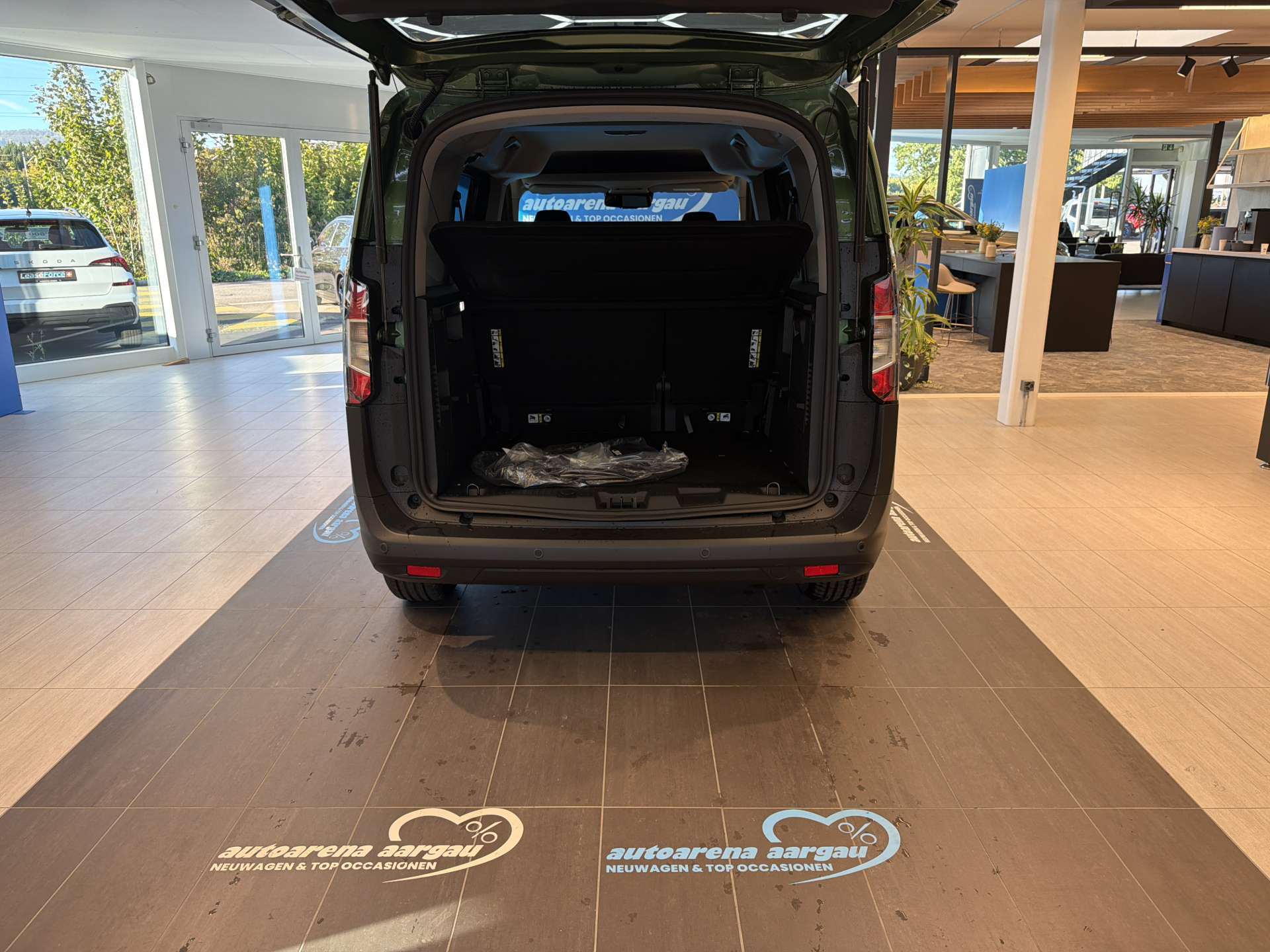 FORD Tourneo Courier 1.0 EcoBoost Titanium Automat-image-7