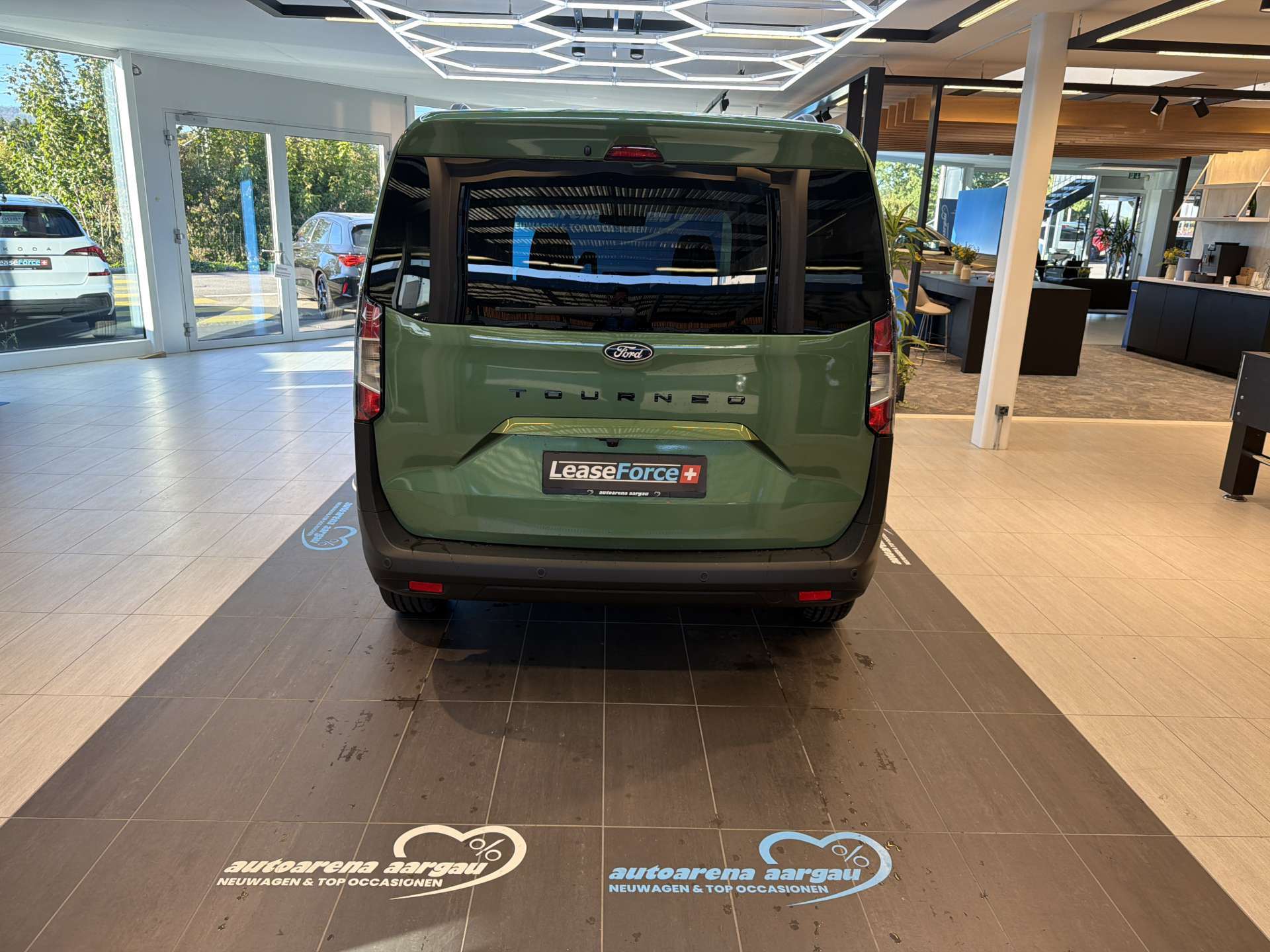 FORD Tourneo Courier 1.0 EcoBoost Titanium Automat-image-12