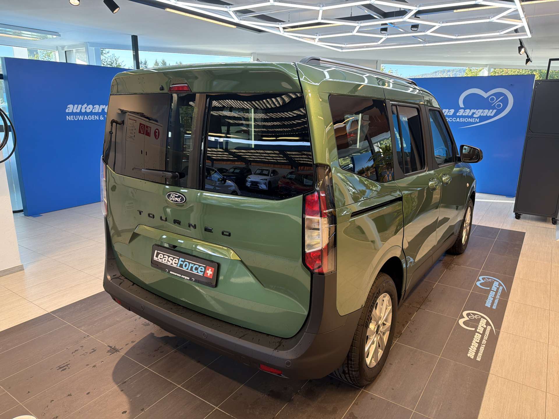 FORD Tourneo Courier 1.0 EcoBoost Titanium Automat-image-2