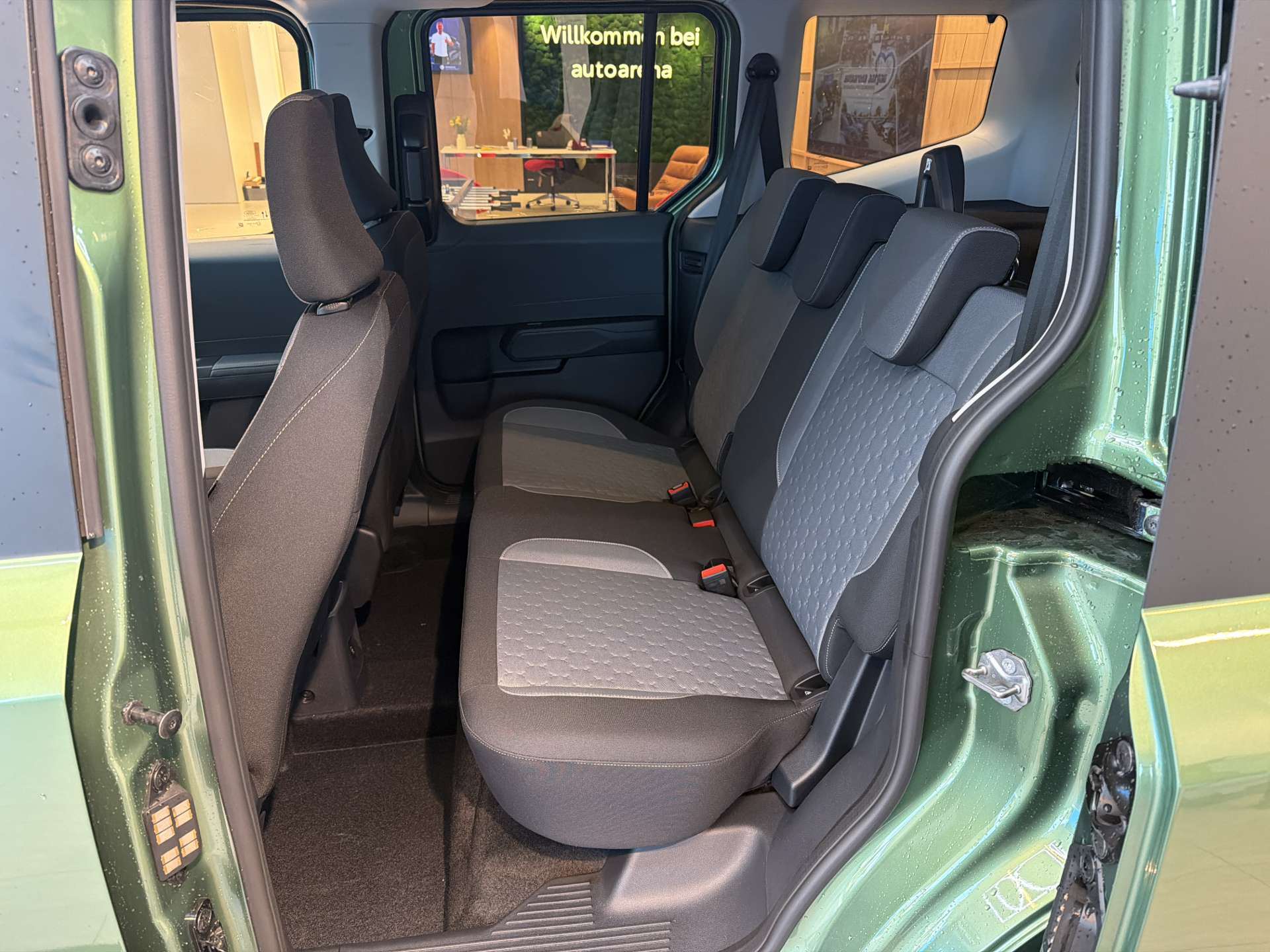 FORD Tourneo Courier 1.0 EcoBoost Titanium Automat-image-6