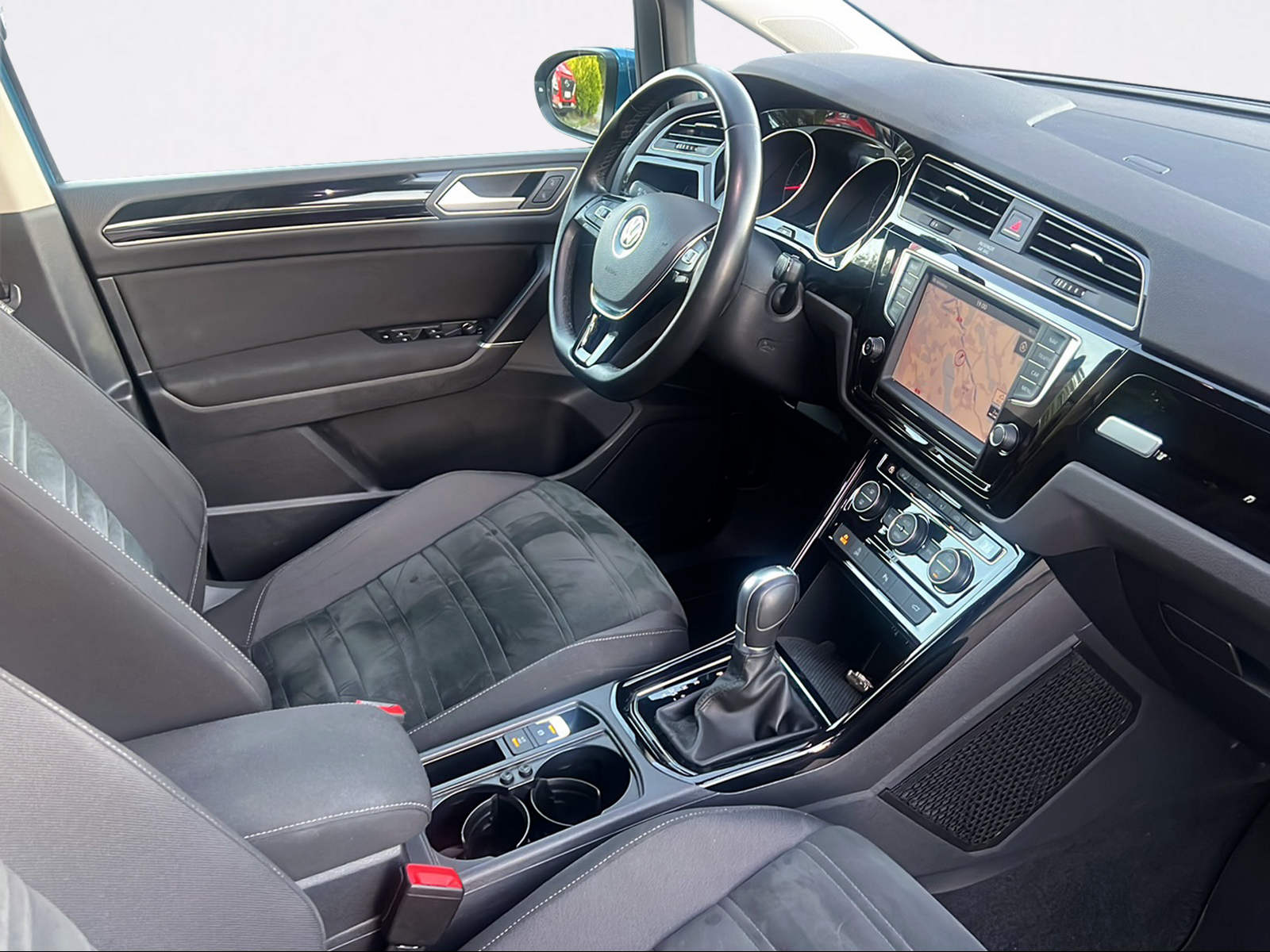 VW Touran 1.8 TSI BlueMotion Technology Highline DSG-image-3