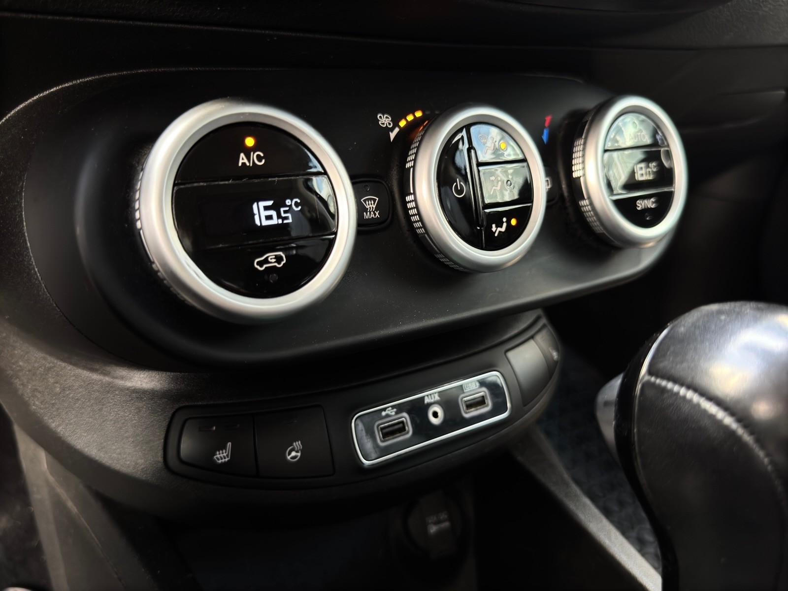 FIAT 500X 2.0 MJ Off Road Look S-Design 4x4 Automatic-image-16