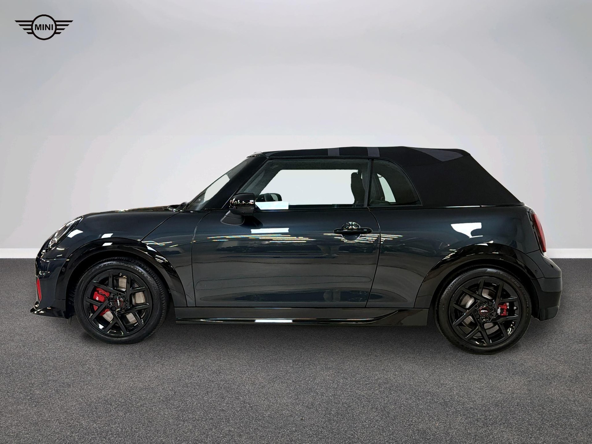 MINI John Cooper Works Cabrio-image-2