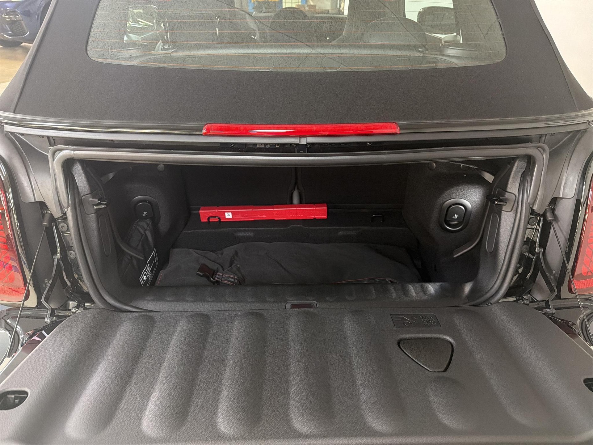 MINI John Cooper Works Cabrio-image-15