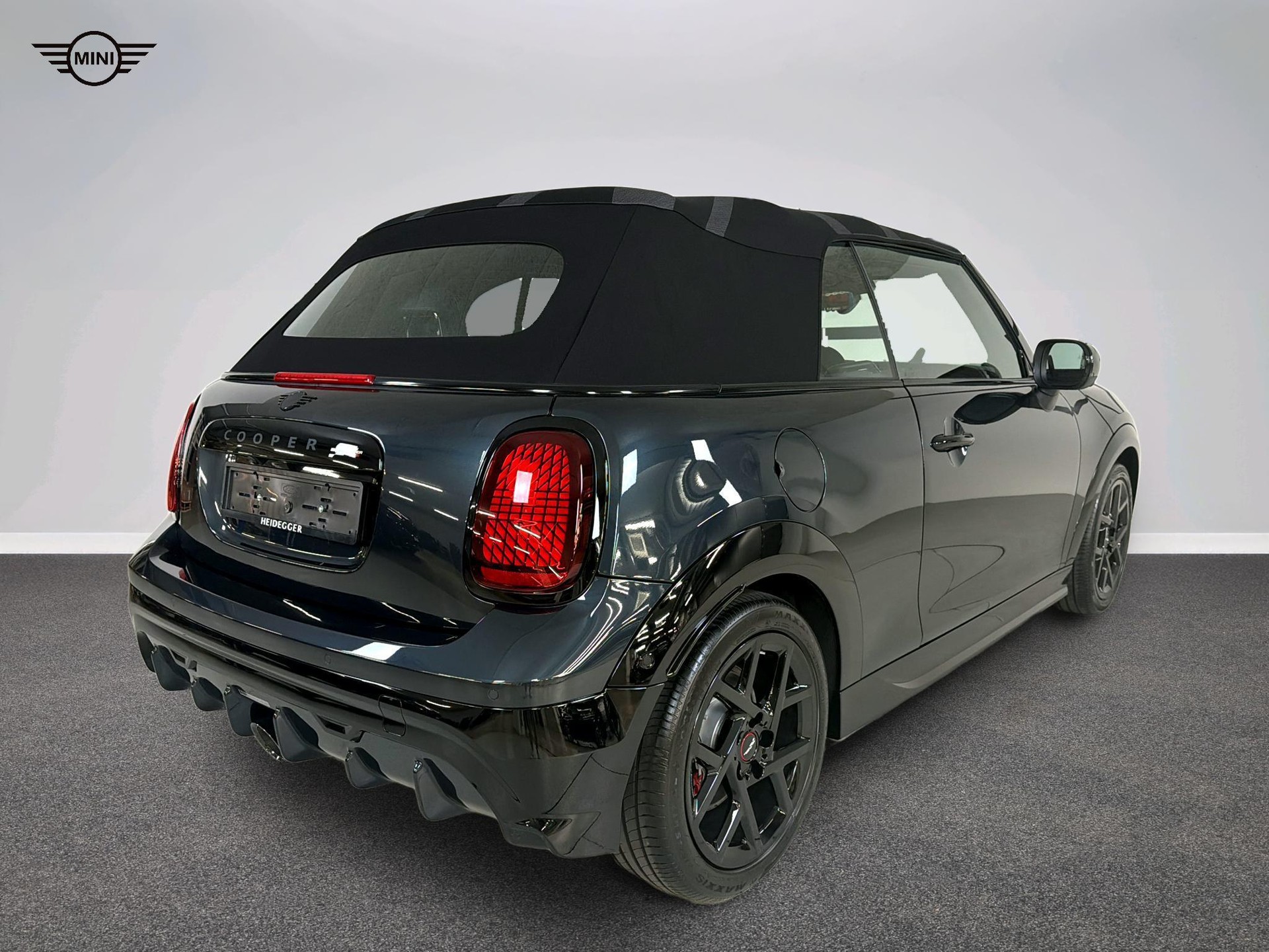 MINI John Cooper Works Cabrio-image-4