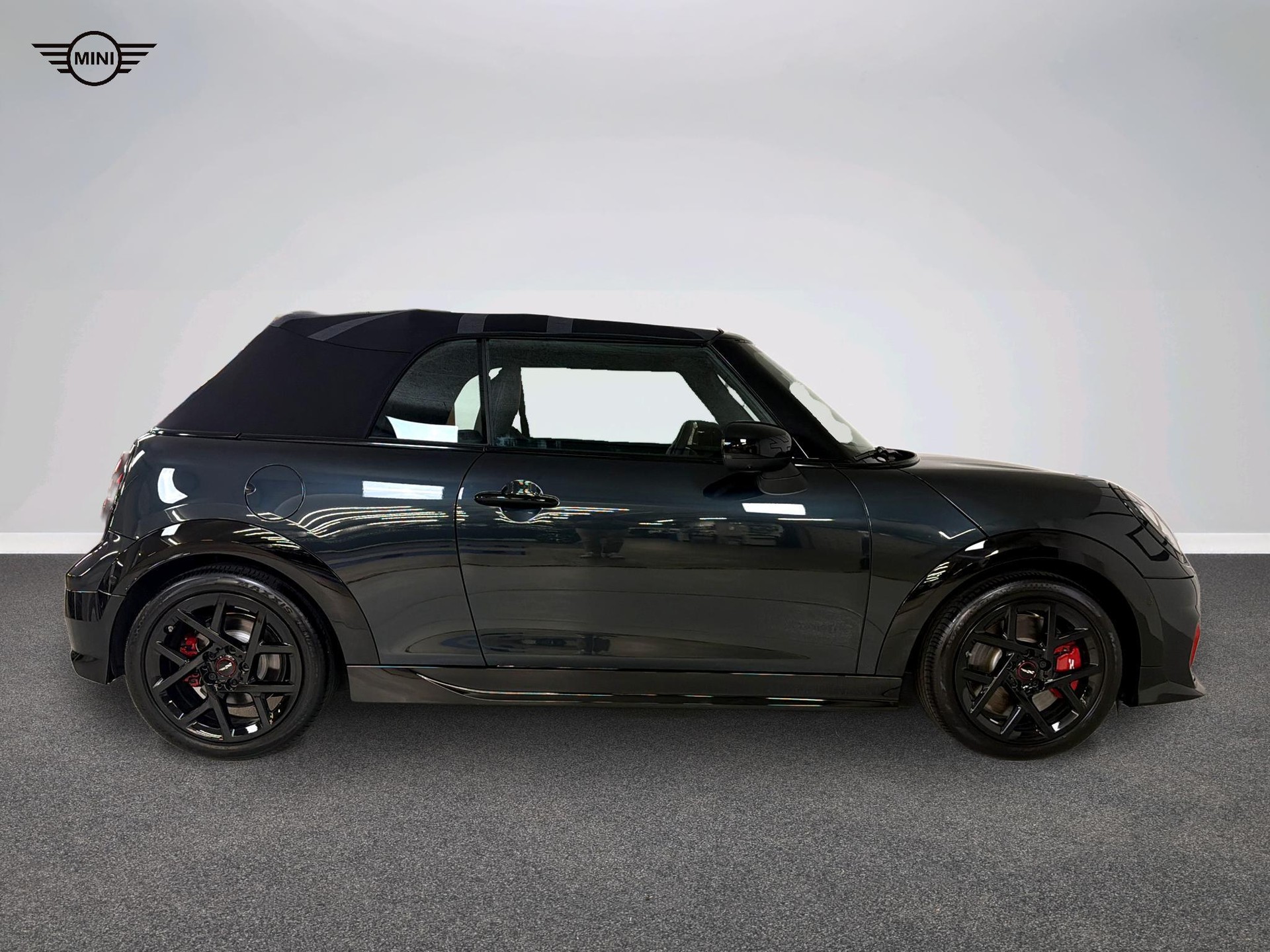 MINI John Cooper Works Cabrio-image-1