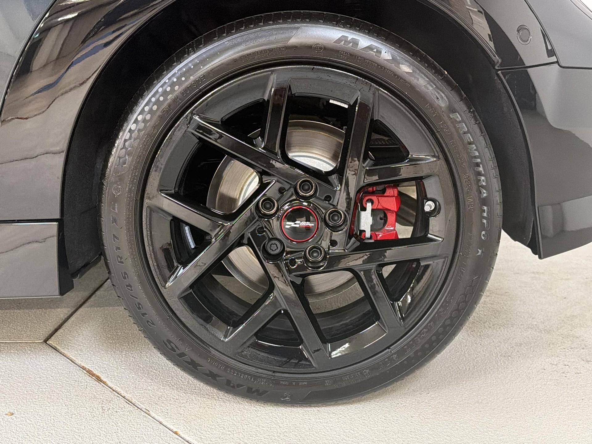 MINI John Cooper Works Cabrio-image-9