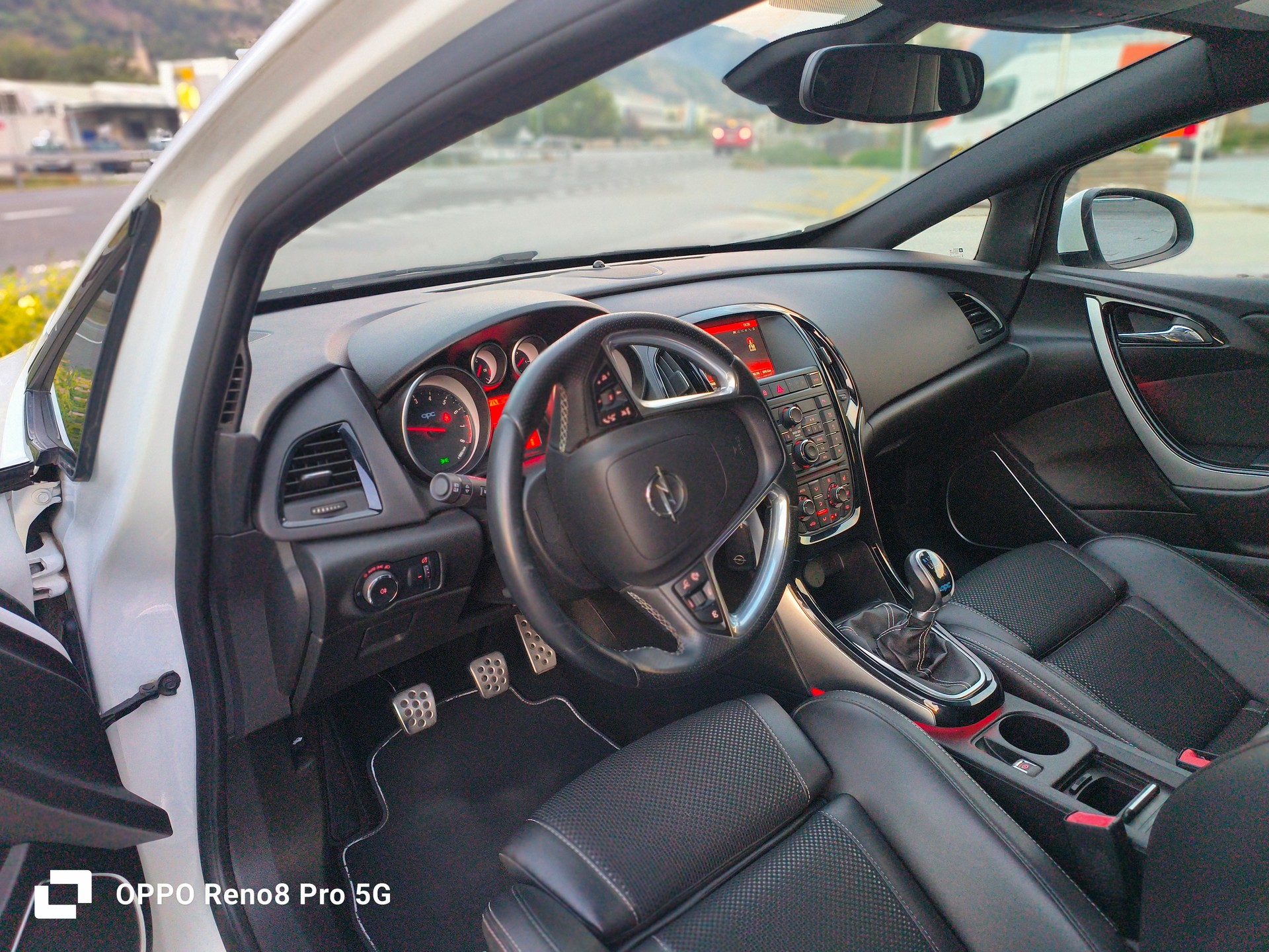 OPEL Astra GTC 2.0i 16V Turbo OPC-image-4
