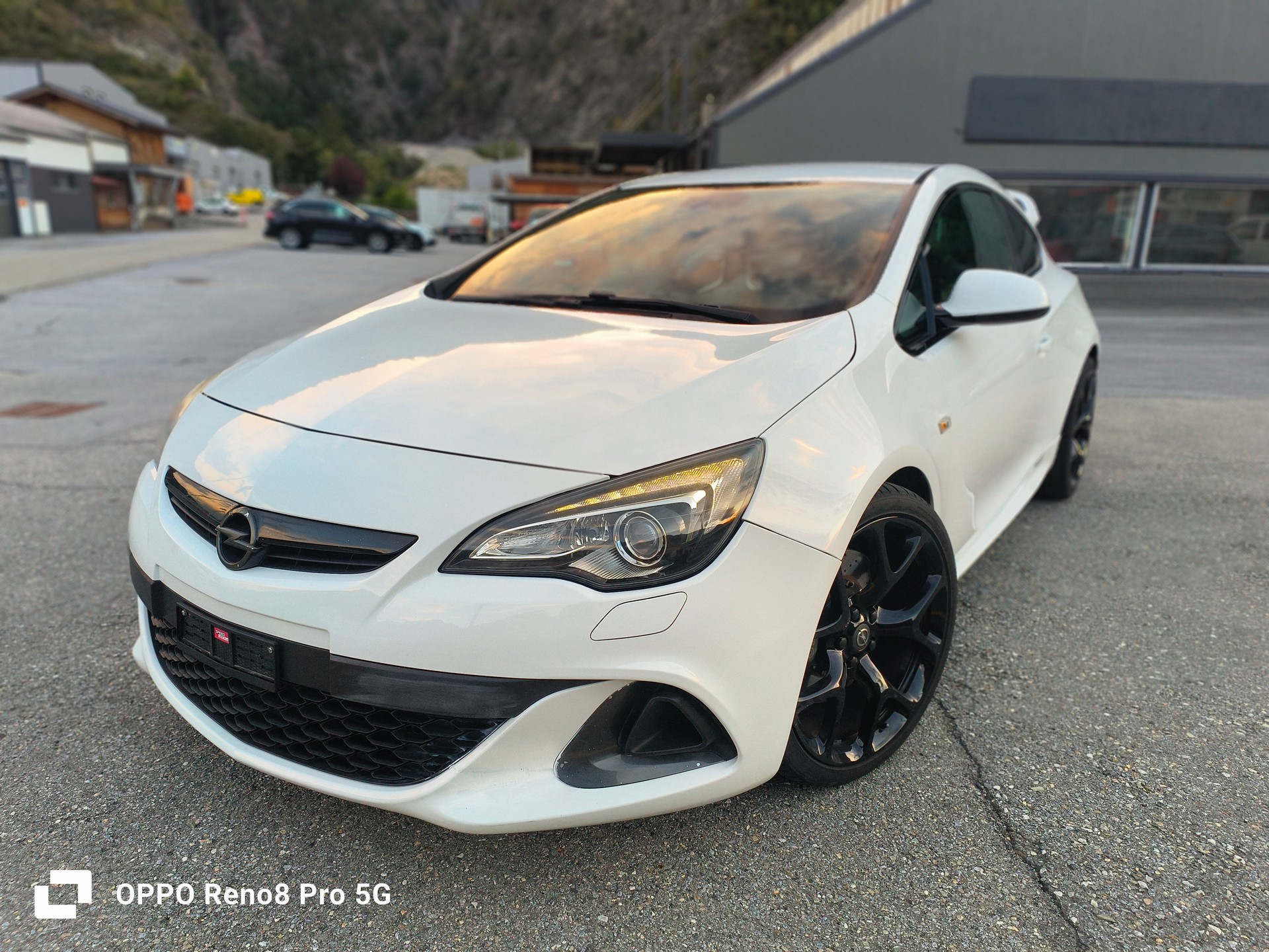 OPEL Astra GTC 2.0i 16V Turbo OPC-image-1