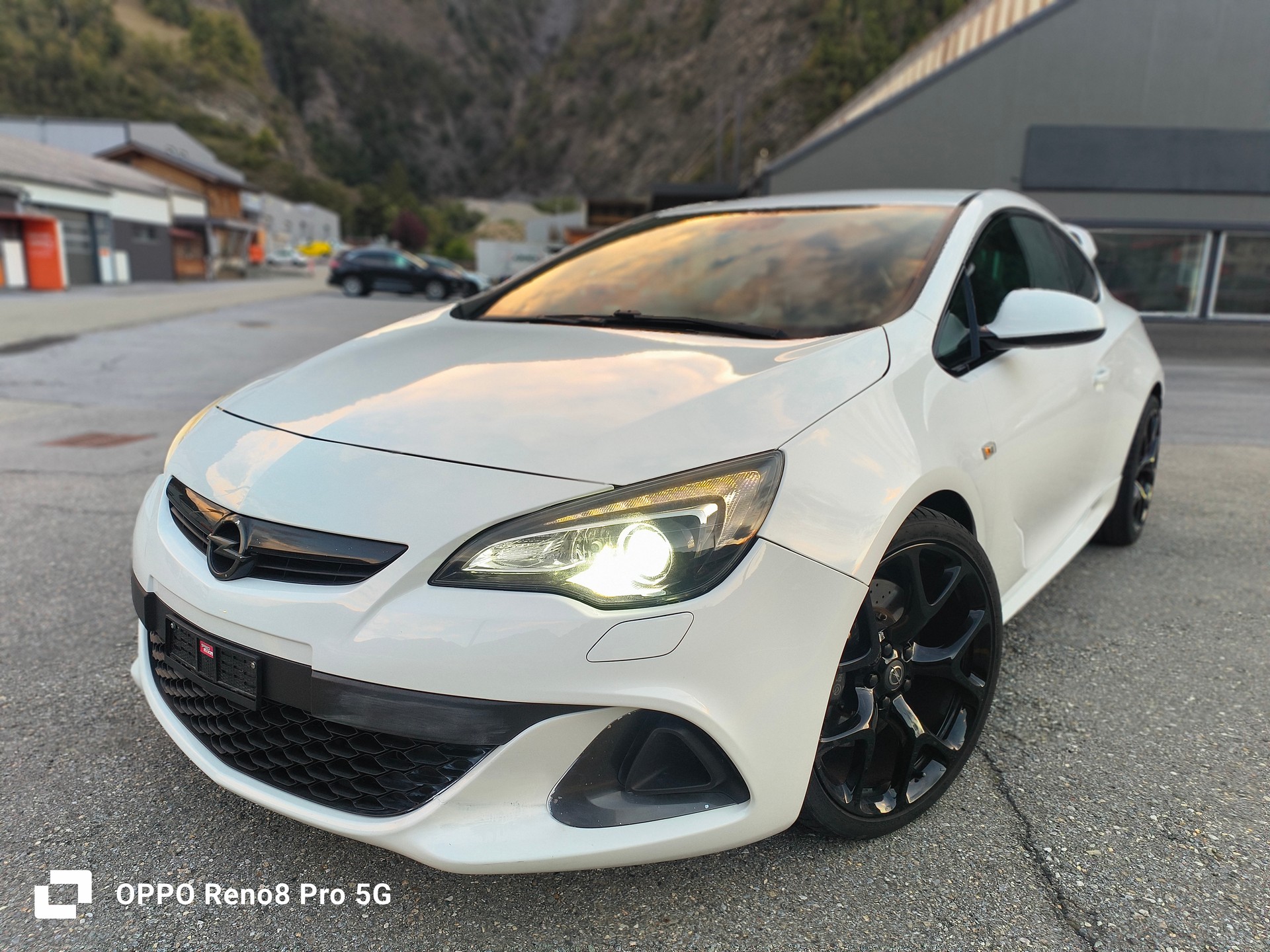 OPEL Astra GTC 2.0i 16V Turbo OPC-image-0