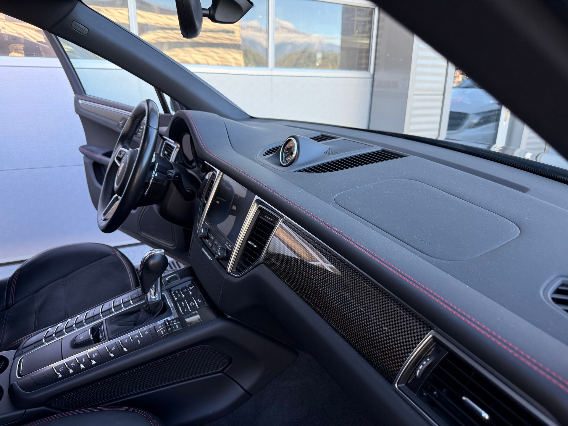 PORSCHE Macan GTS PDK-image-5