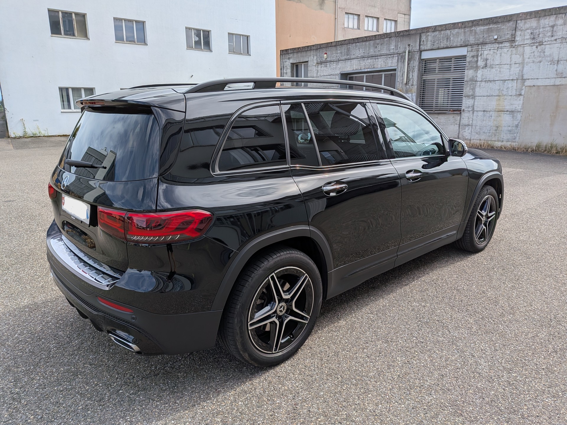 MERCEDES-BENZ GLB 250 AMG Line 4matic-image-2