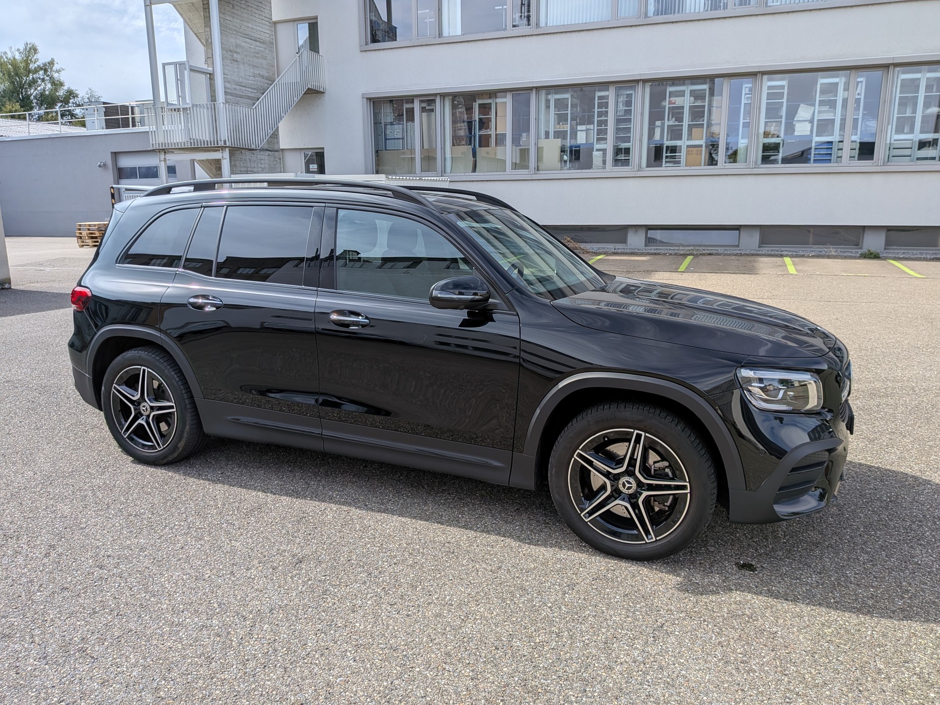MERCEDES-BENZ GLB 250 AMG Line 4matic-image-3