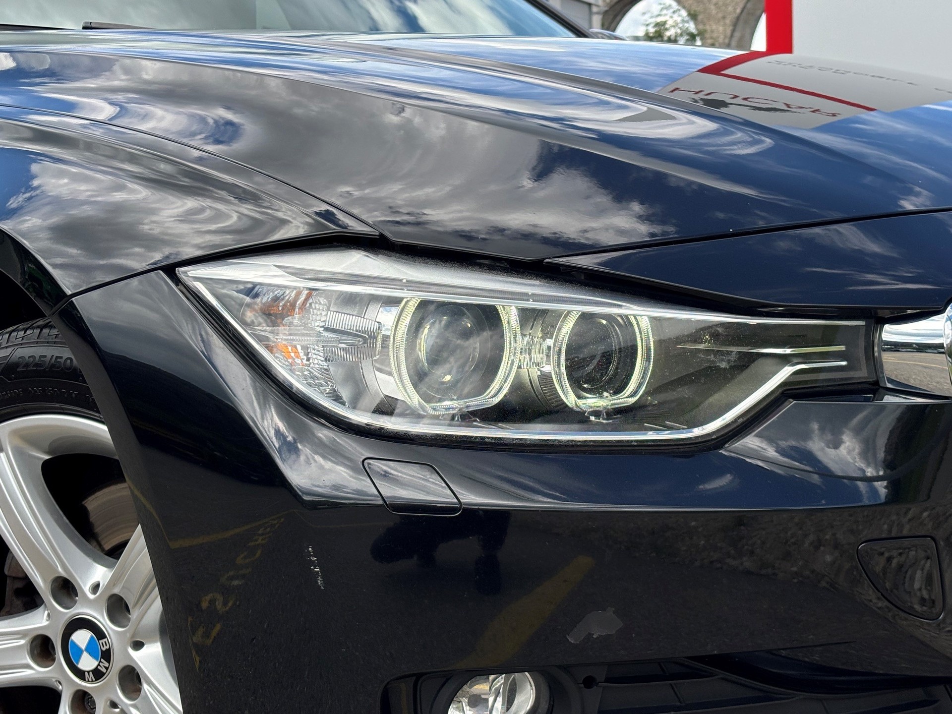 BMW 320d xDrive Touring-image-3