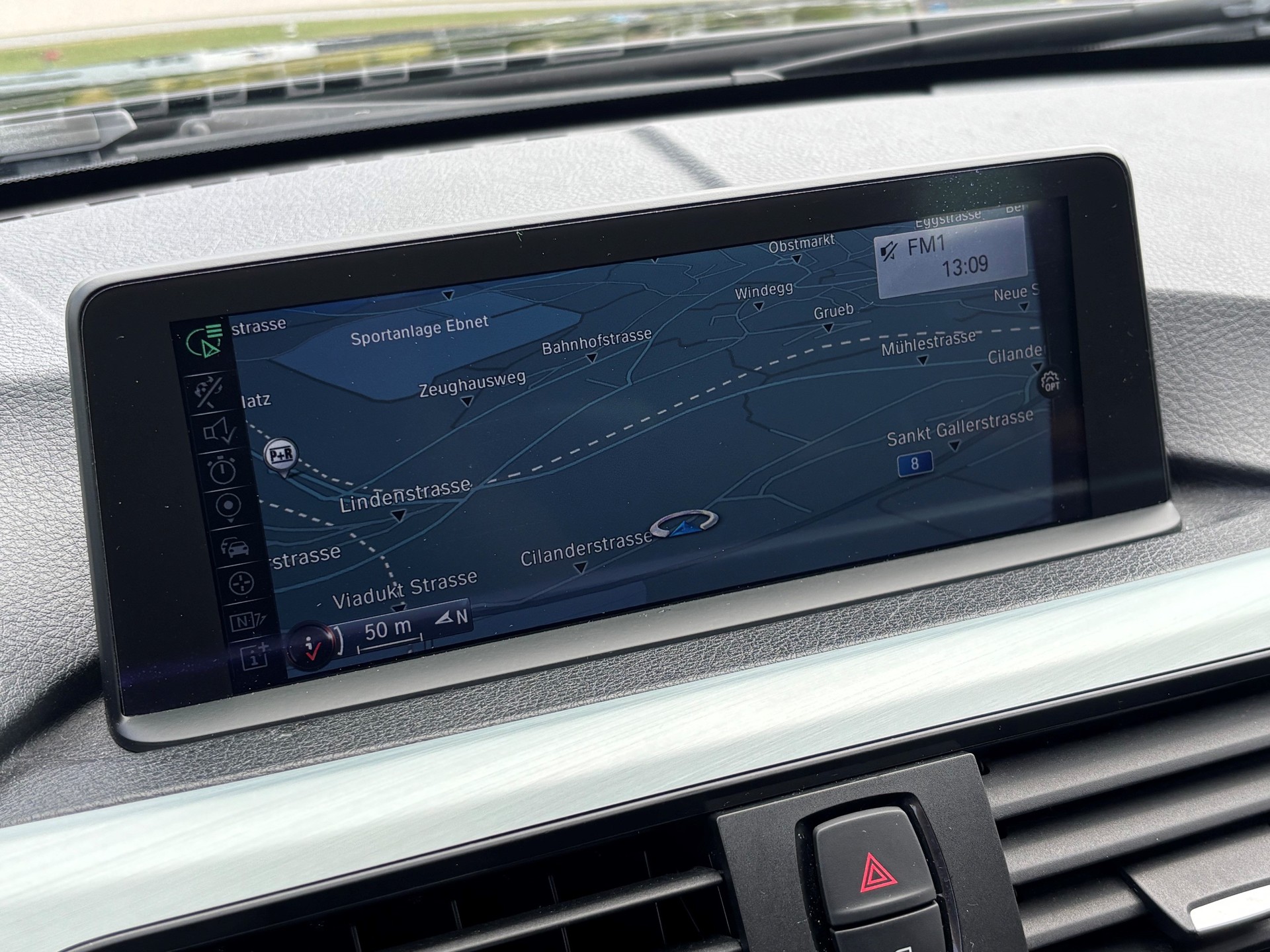 BMW 320d xDrive Touring-image-8