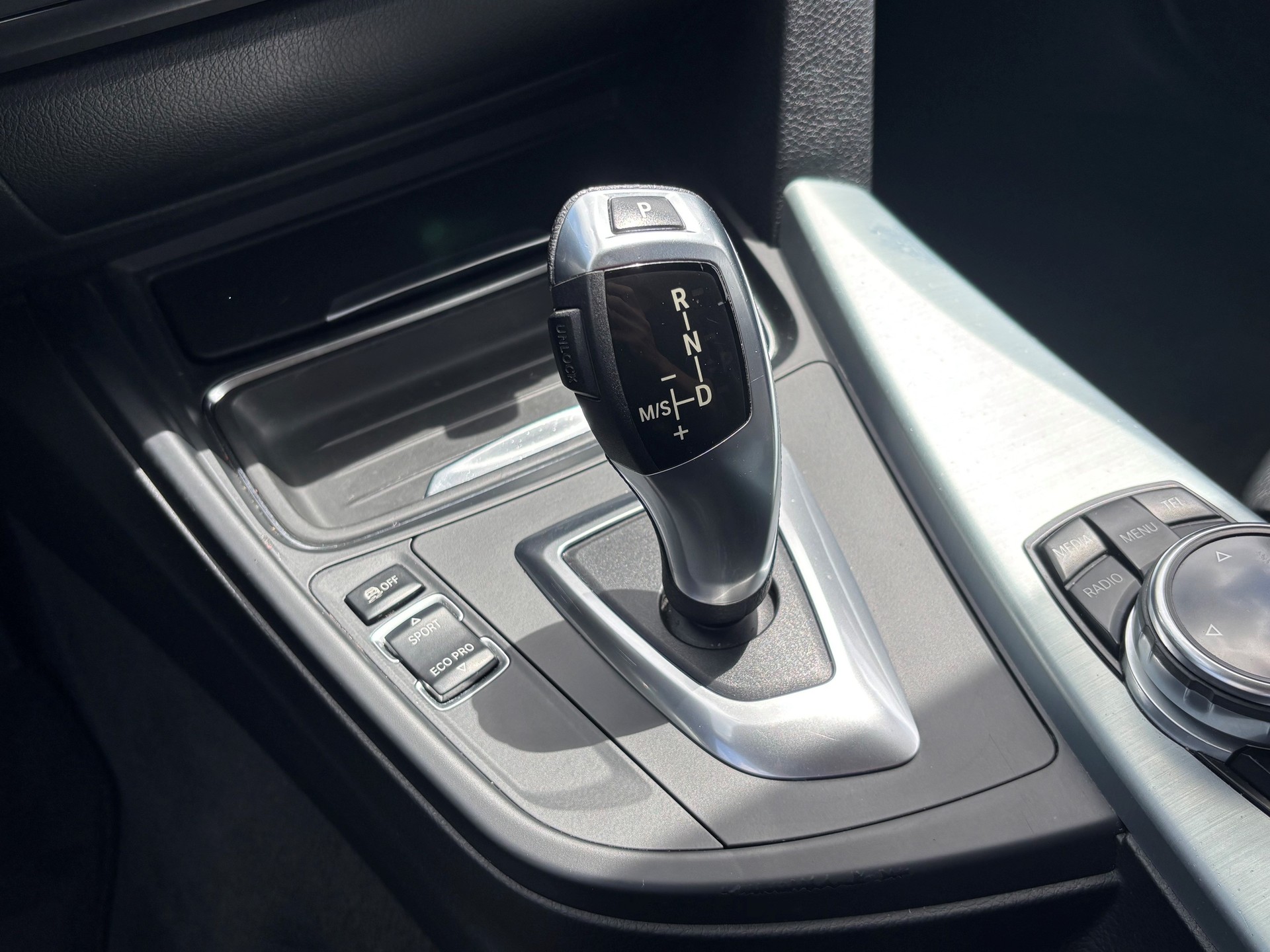 BMW 320d xDrive Touring-image-7
