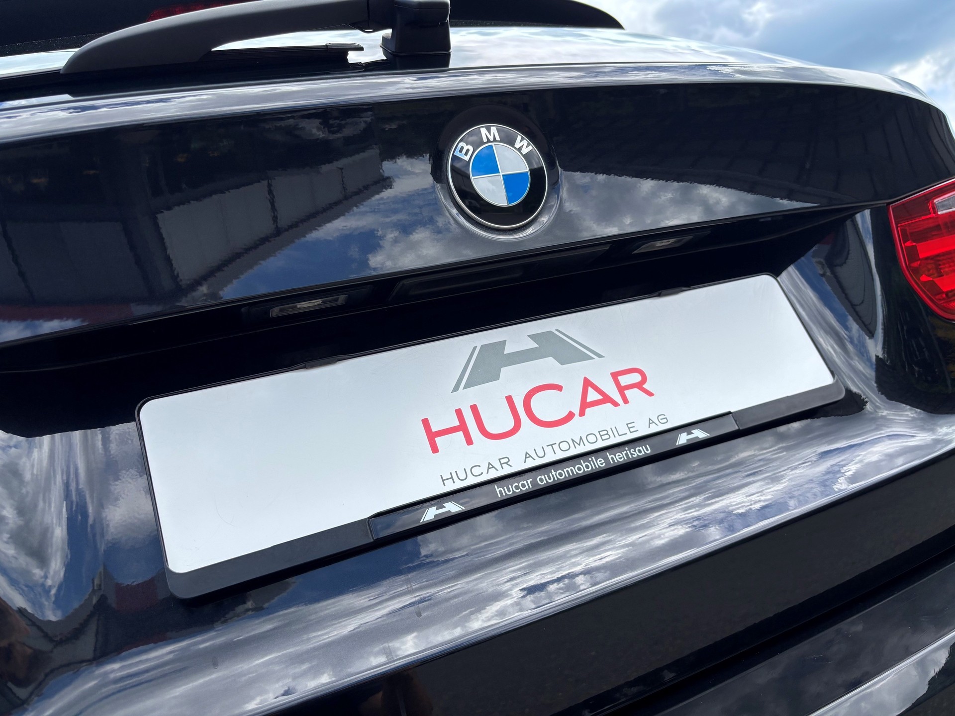 BMW 320d xDrive Touring-image-15