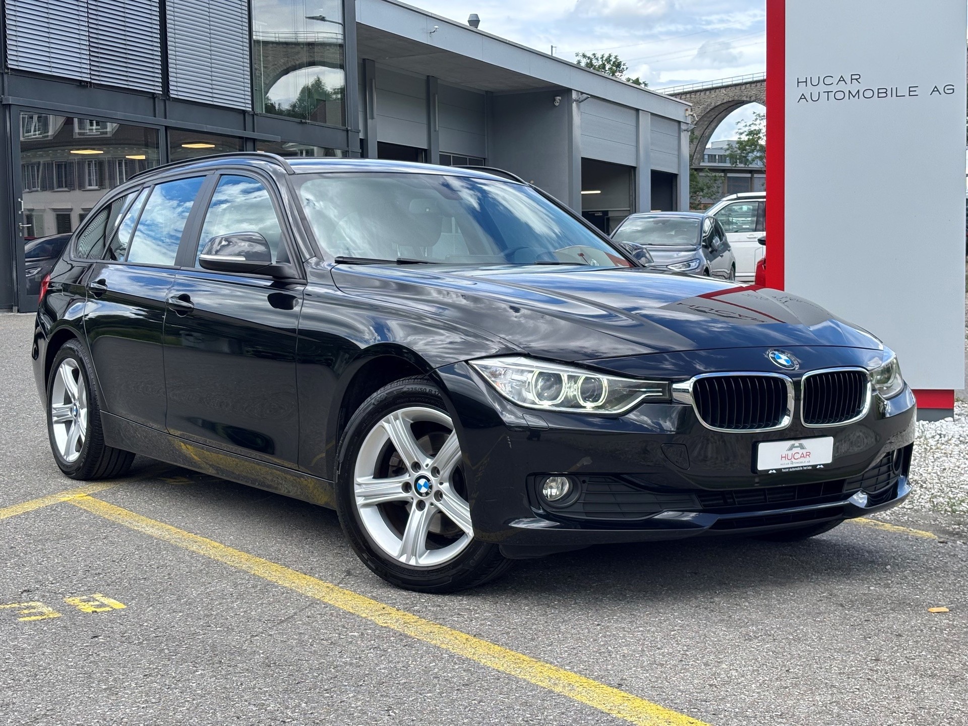 BMW 320d xDrive Touring-image-0
