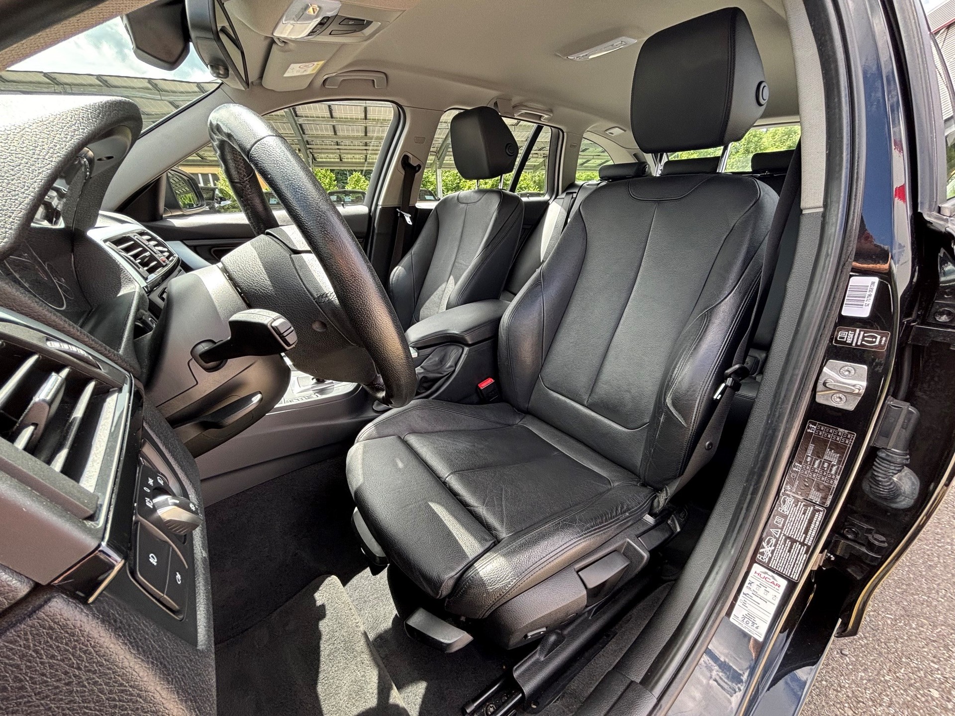 BMW 320d xDrive Touring-image-6