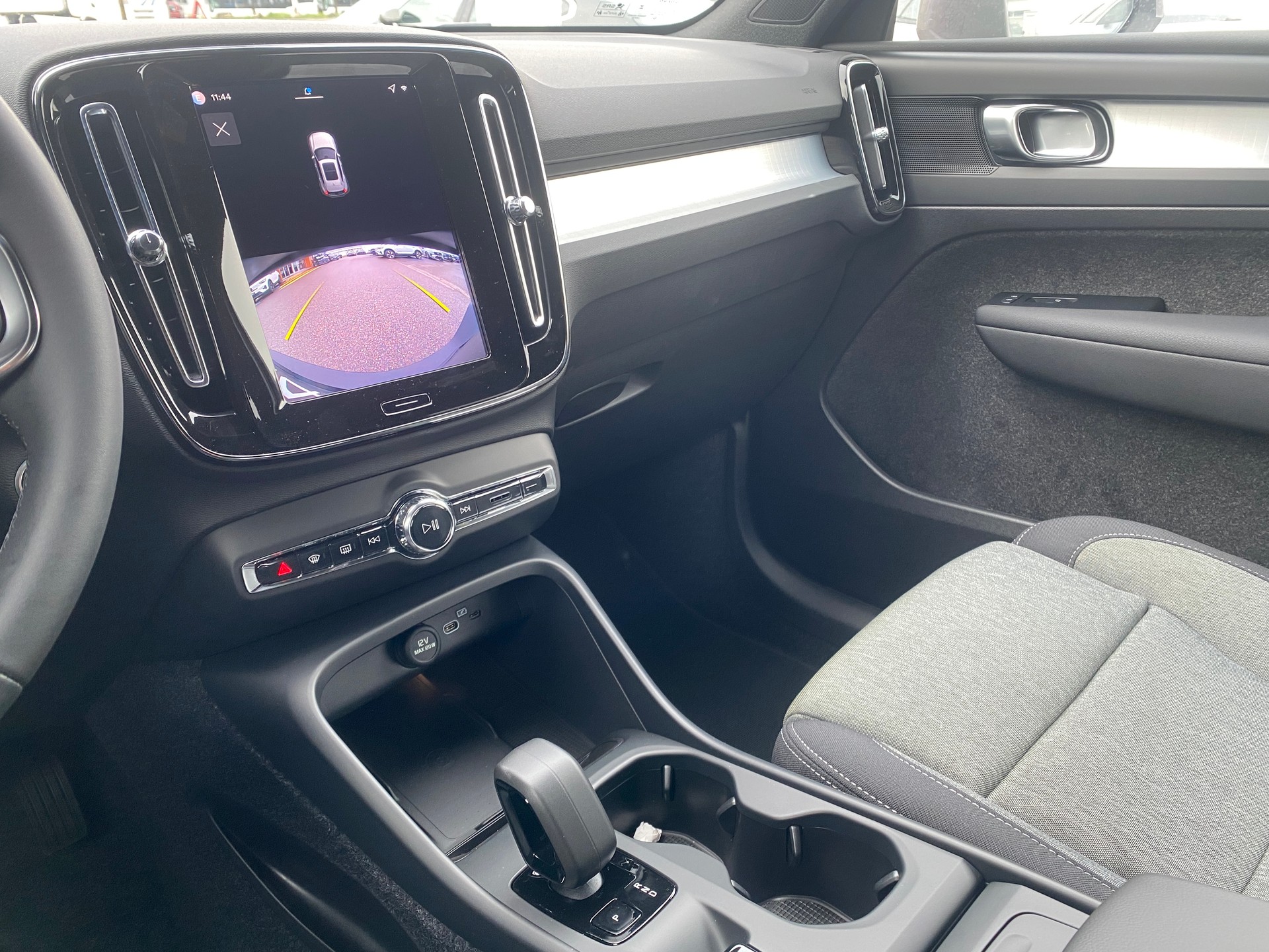 VOLVO XC40 2.0 B3 MH XCITE-image-12