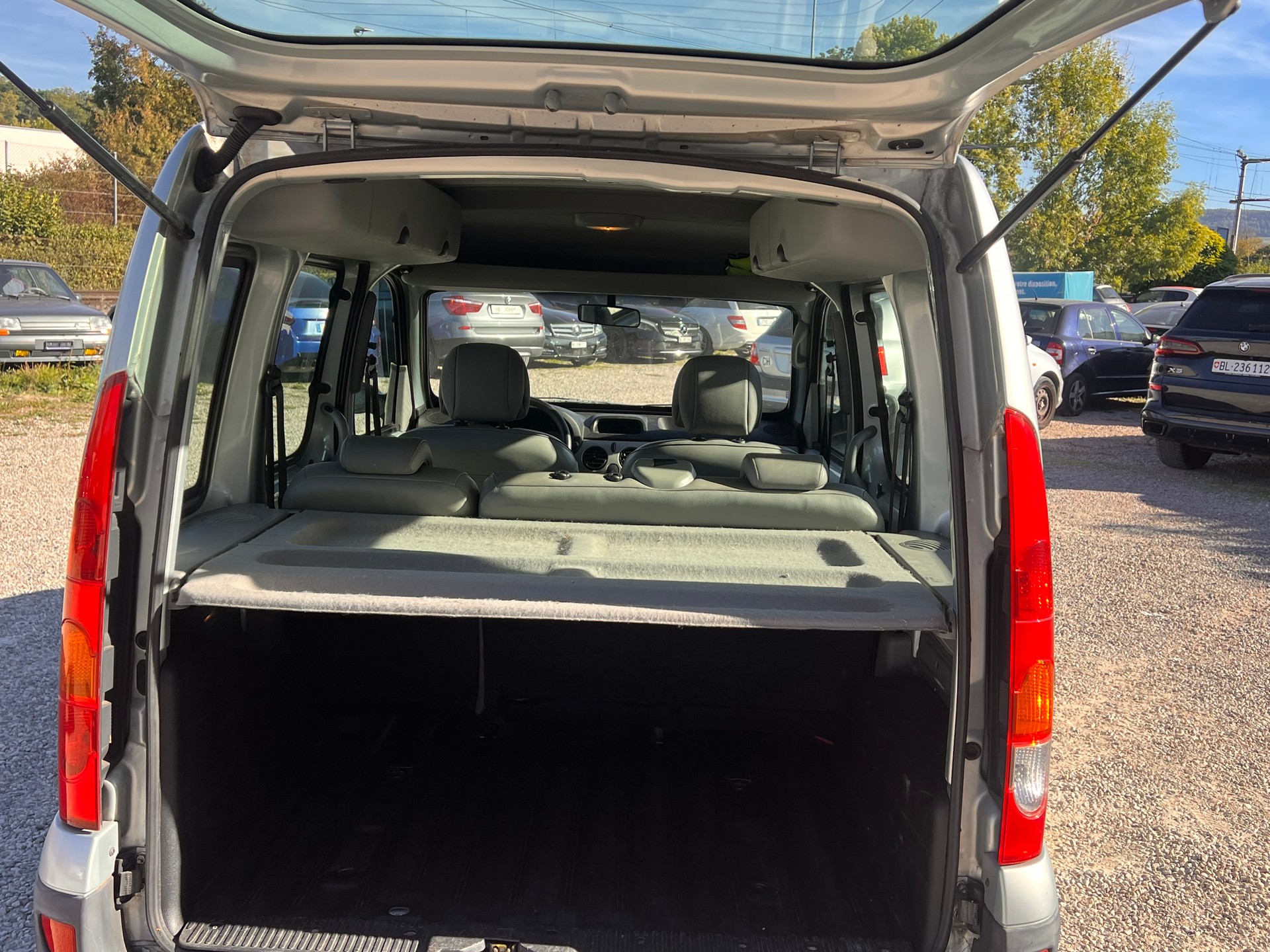 RENAULT Kangoo 1.5 dCi Grand Volume-image-8