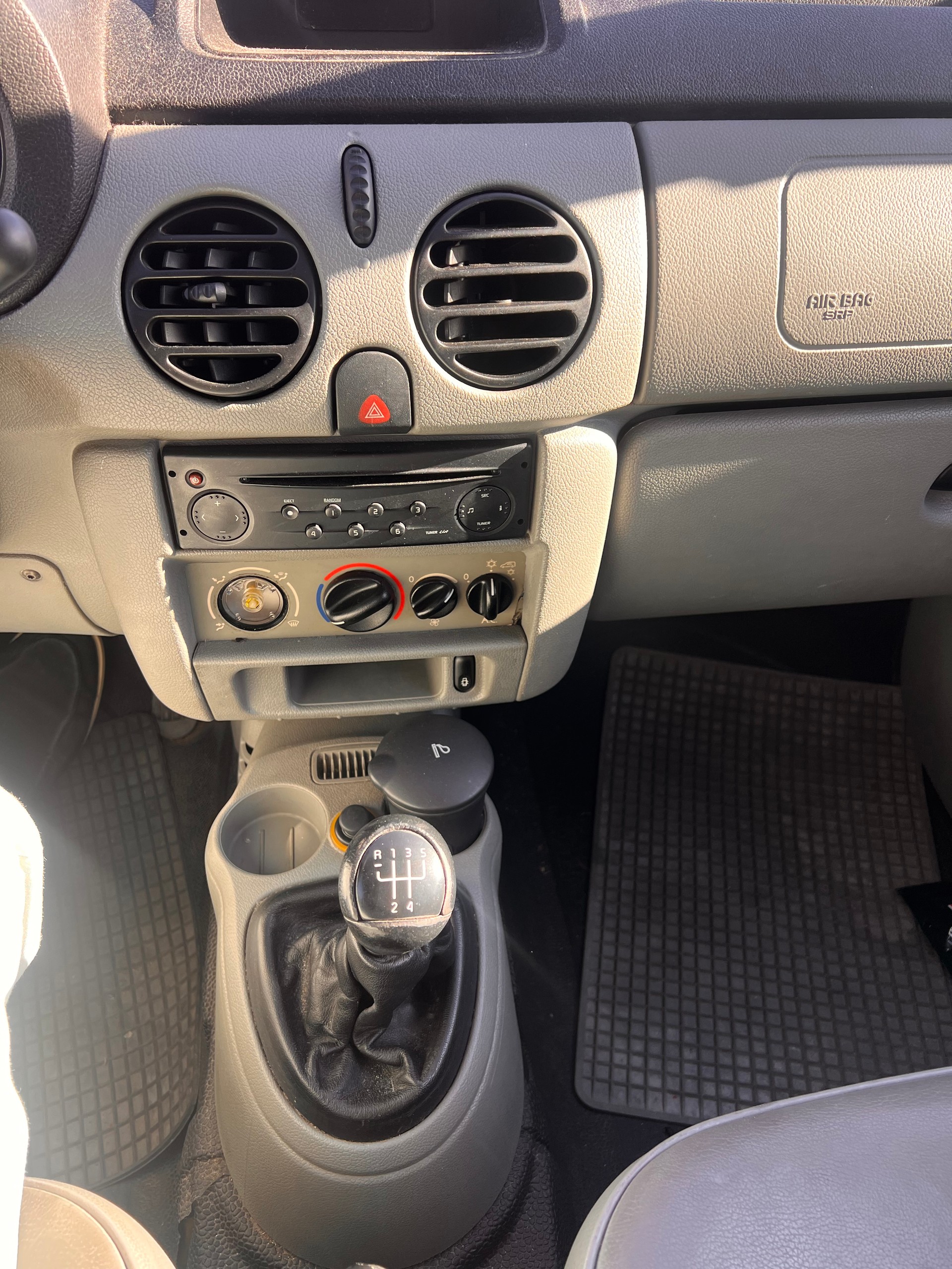RENAULT Kangoo 1.5 dCi Grand Volume-image-10