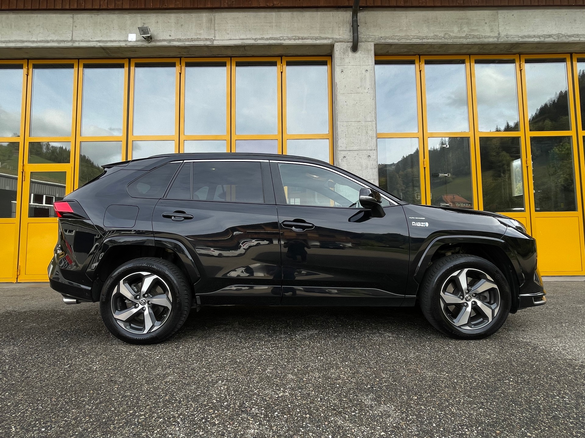 TOYOTA RAV-4 2.5 PHEV Premium e-CVT 4WD-image-6
