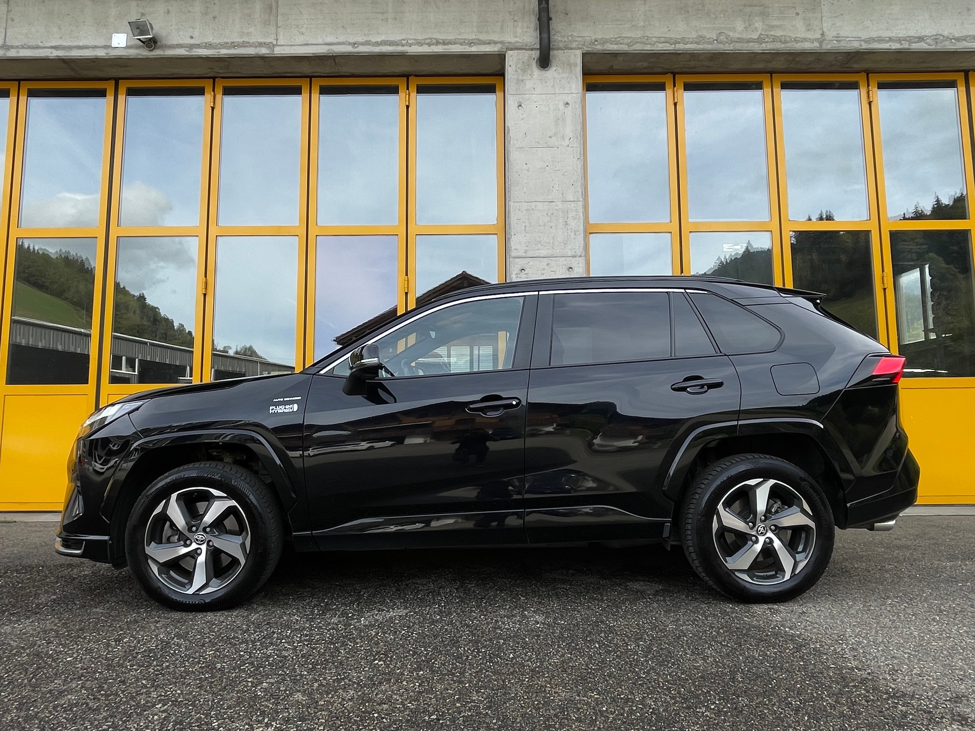 TOYOTA RAV-4 2.5 PHEV Premium e-CVT 4WD-image-2