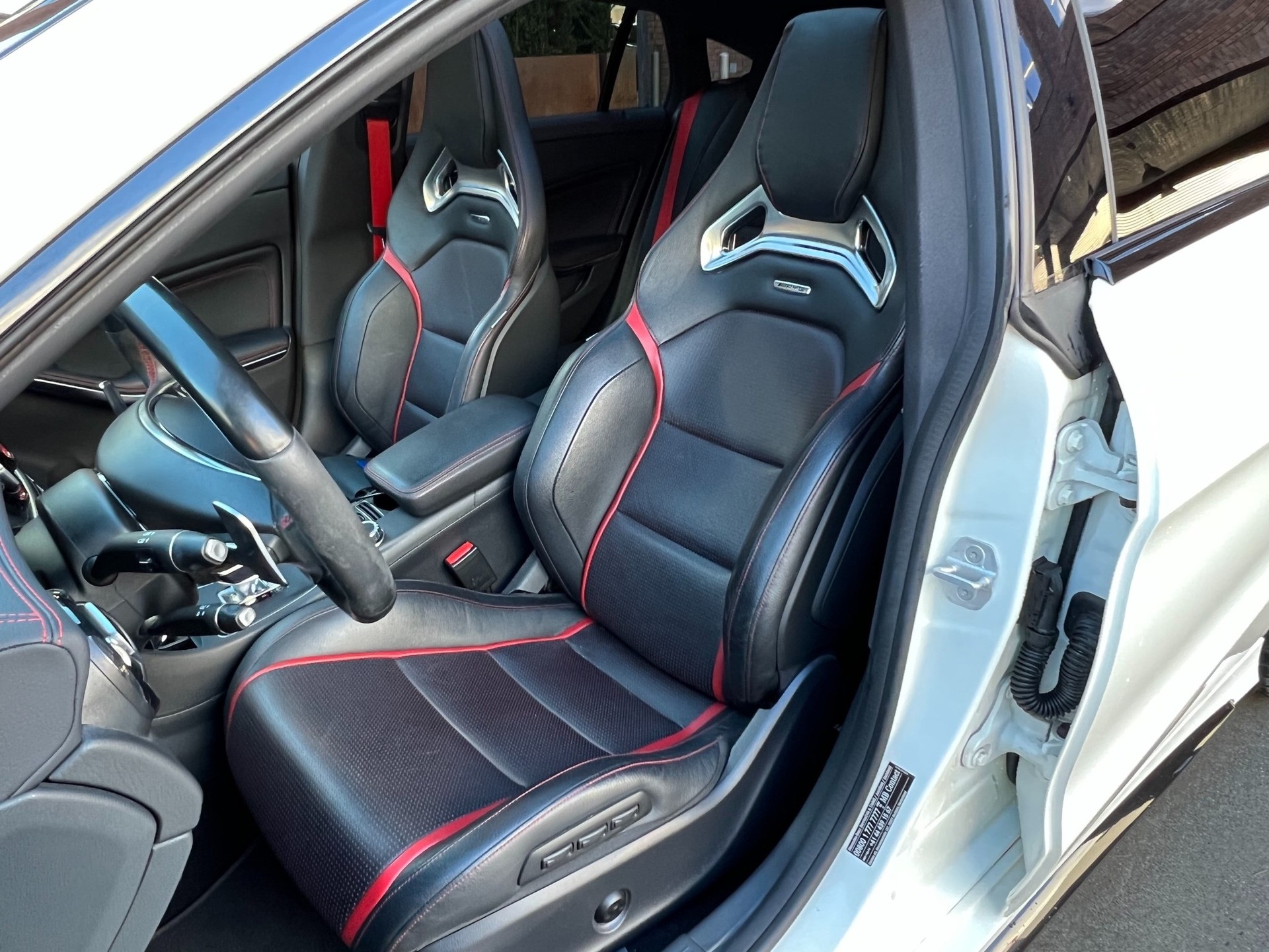 MERCEDES-BENZ CLA Shooting Brake 45 AMG 4Matic Speedshift-image-1