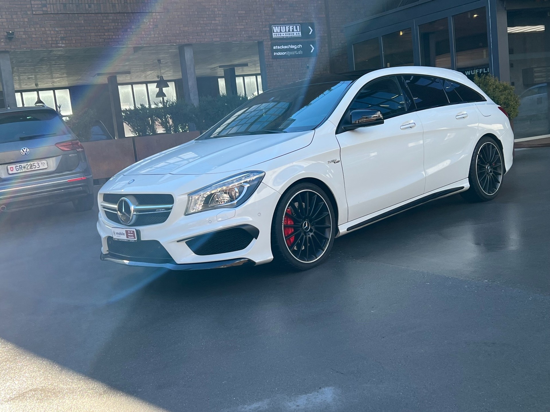 MERCEDES-BENZ CLA Shooting Brake 45 AMG 4Matic Speedshift-image-2